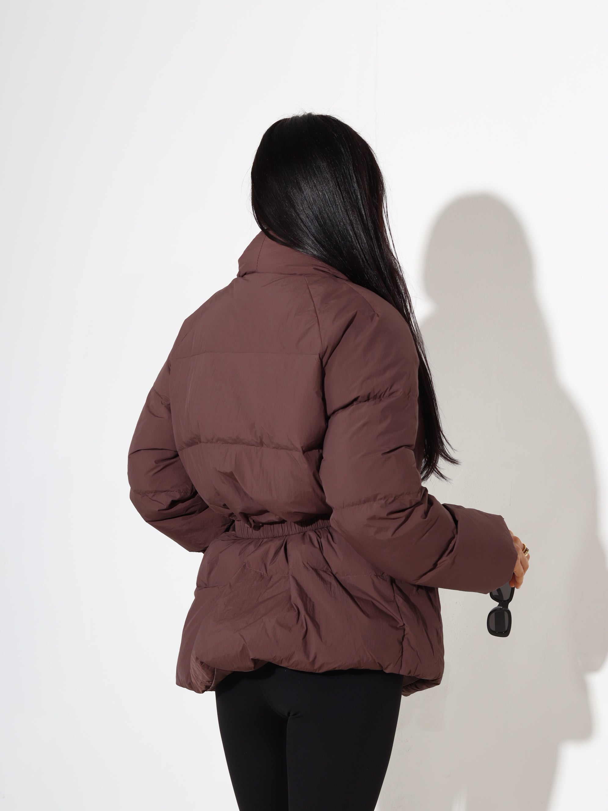 Brūna, īsa dūnu virsjaka ar jostas aizdari - 17868