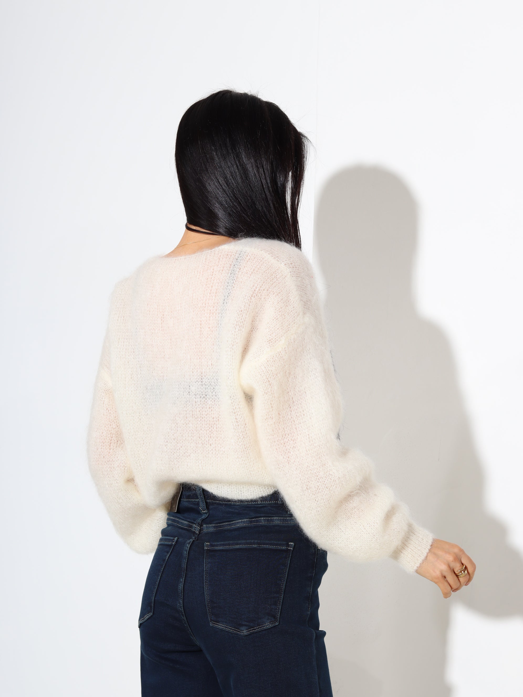 Pienbalts mohēras džemperis ar "V" veida dekoltē – 17898