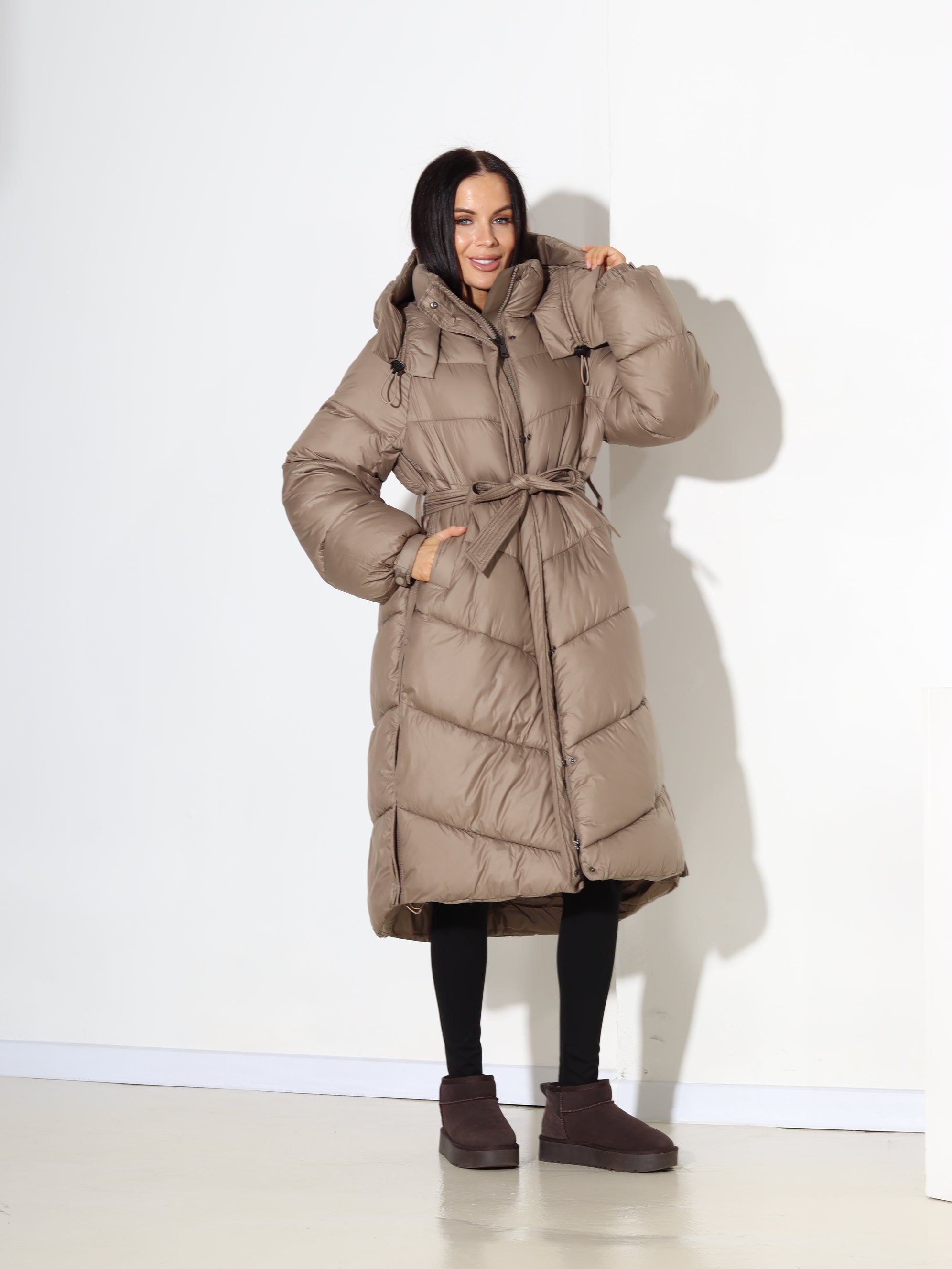 Bēša midi virjaka ar jostu un stilizētu sānu vīli - 17830