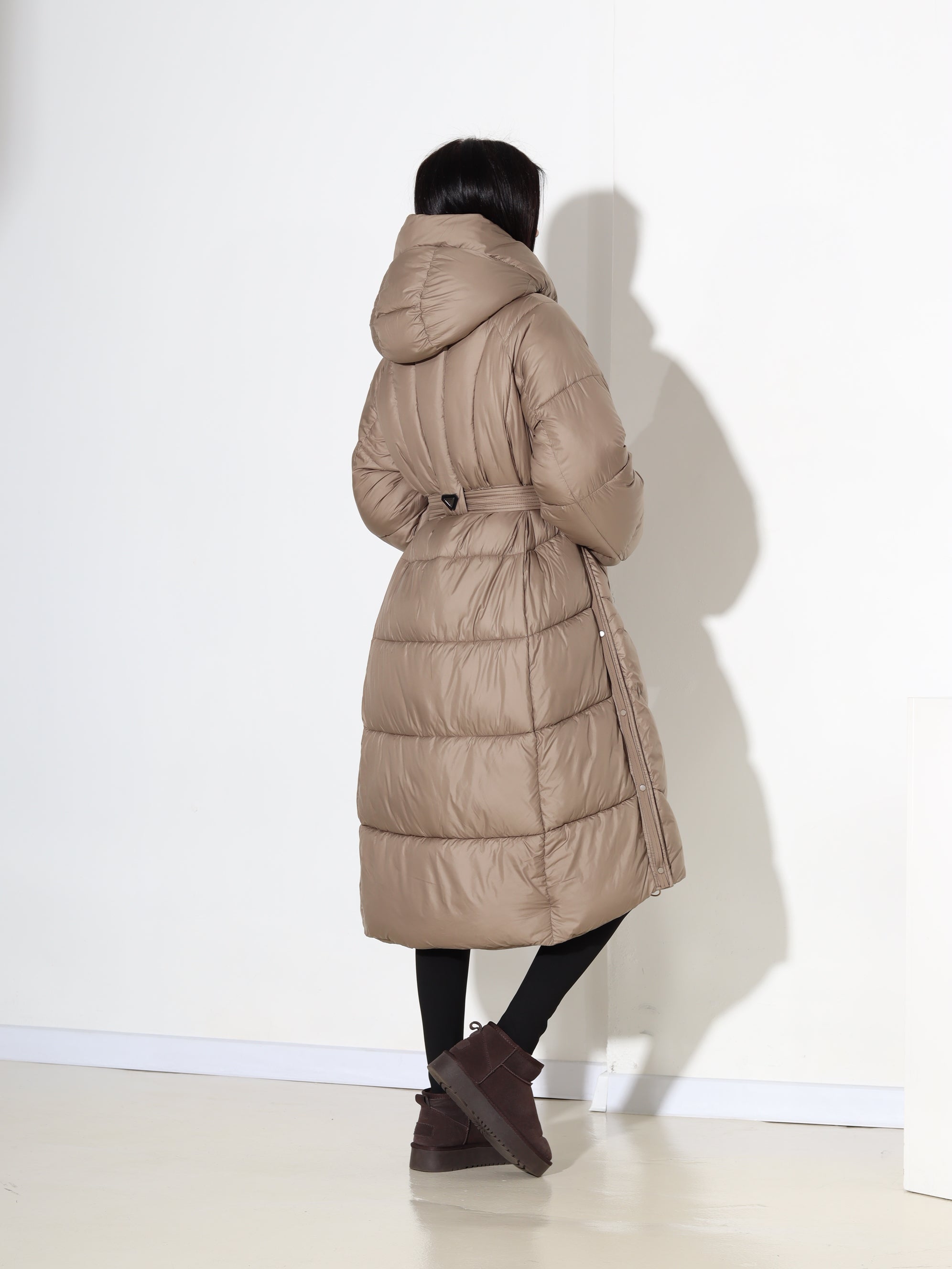 Bēša midi virjaka ar jostu un stilizētu sānu vīli - 17830