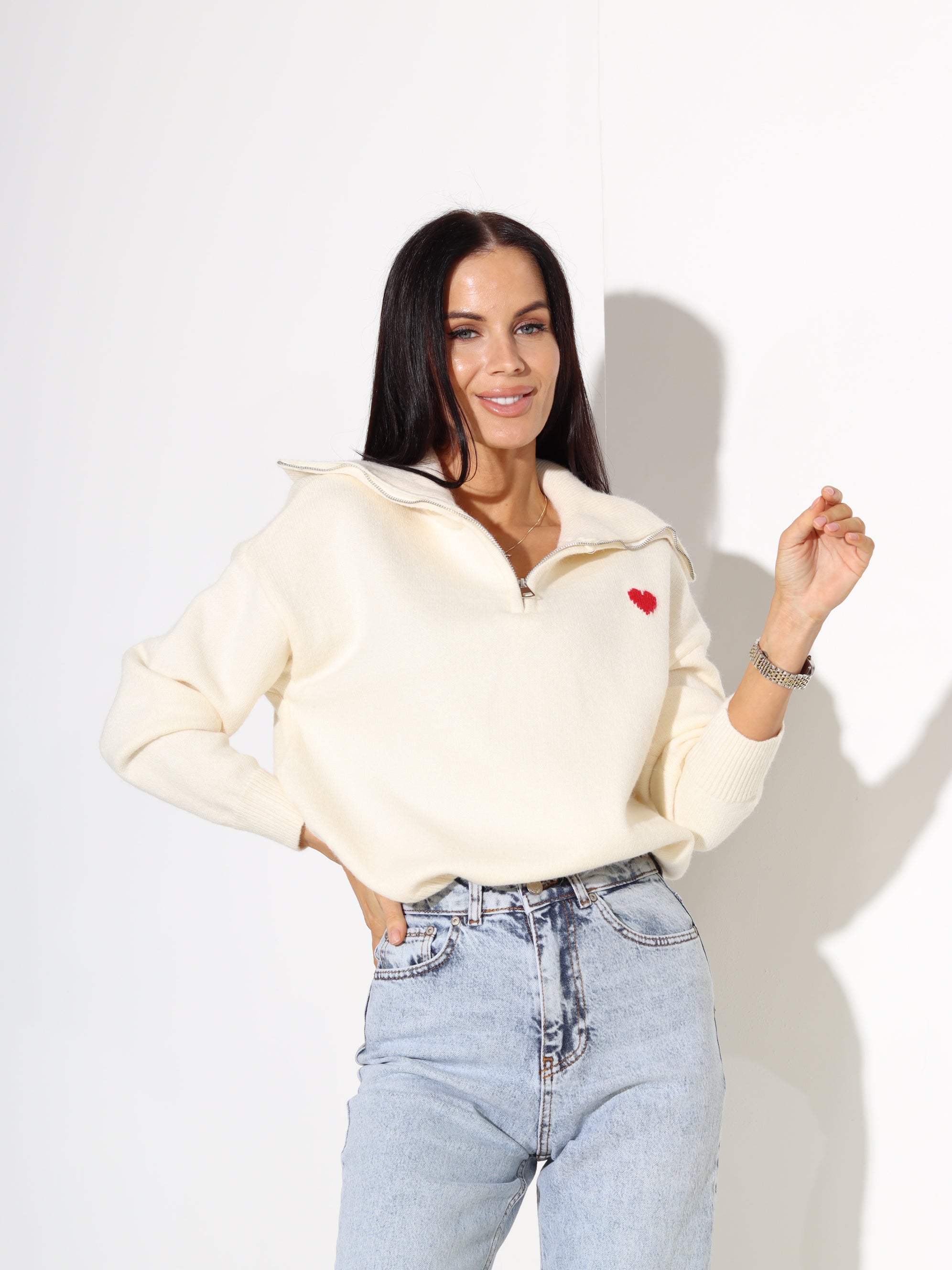 Balts, adīts džemperis ar rāvējslēdzēju apkakles daļā - 17948