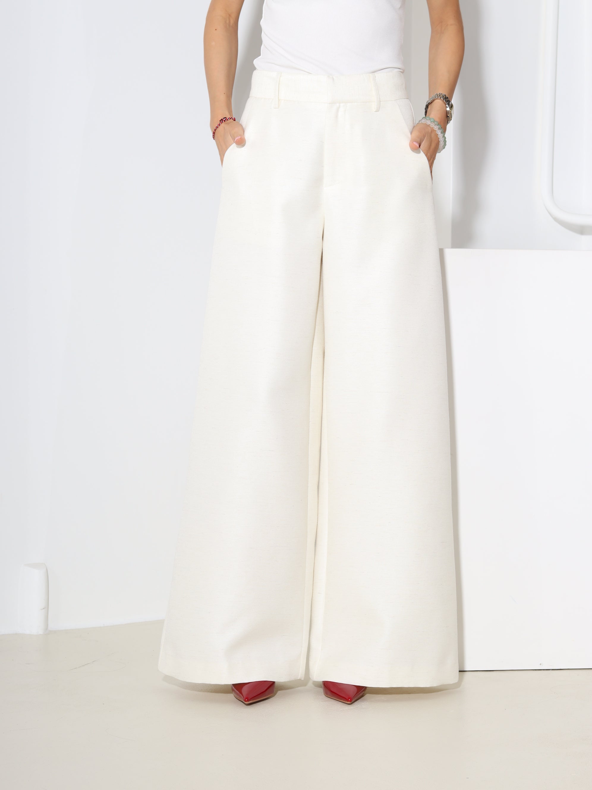 Bēšas bikses, elegantas no stingra lina auduma - 18588