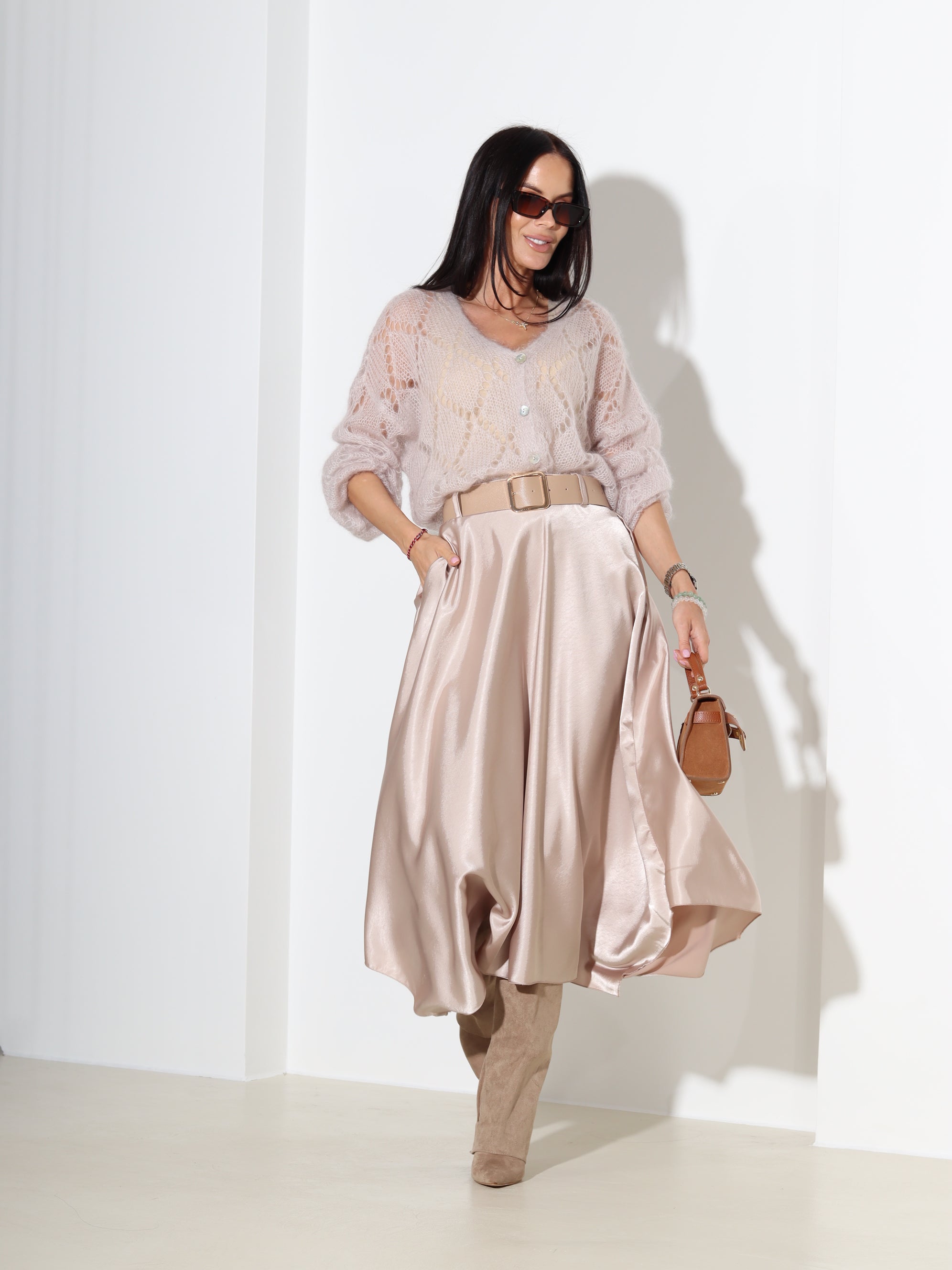 Gaiši brūni, midi, atlasa auduma svārki ar jostu – 18303