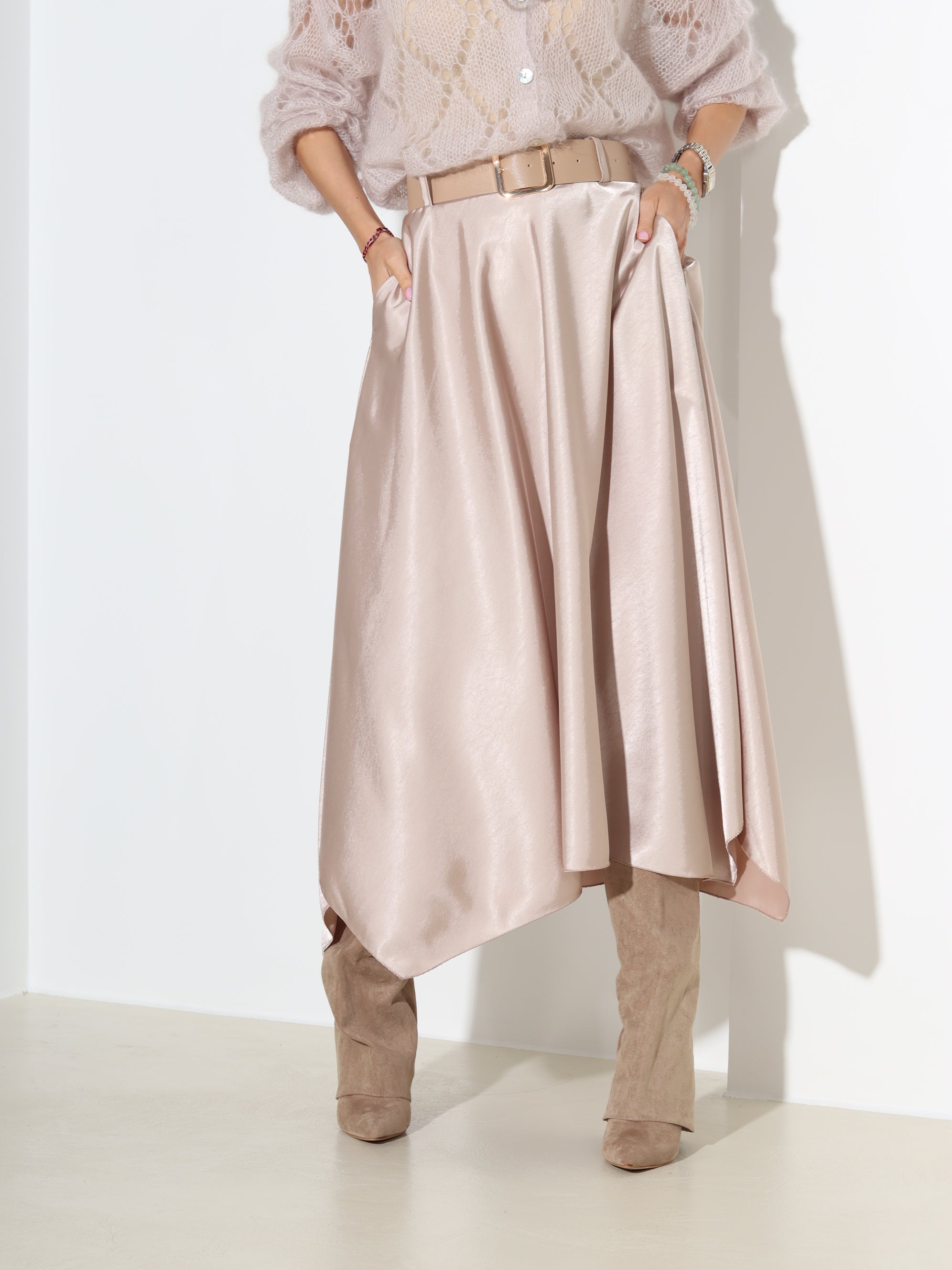 Gaiši brūni, midi, atlasa auduma svārki ar jostu – 18303