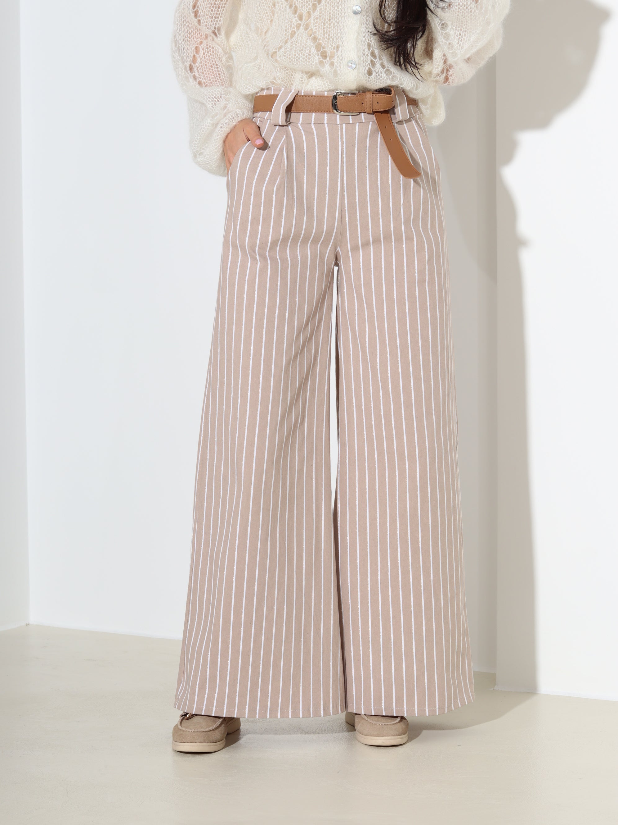 Brūns, elastne auduma püksid ar baltām svītrām - 18306