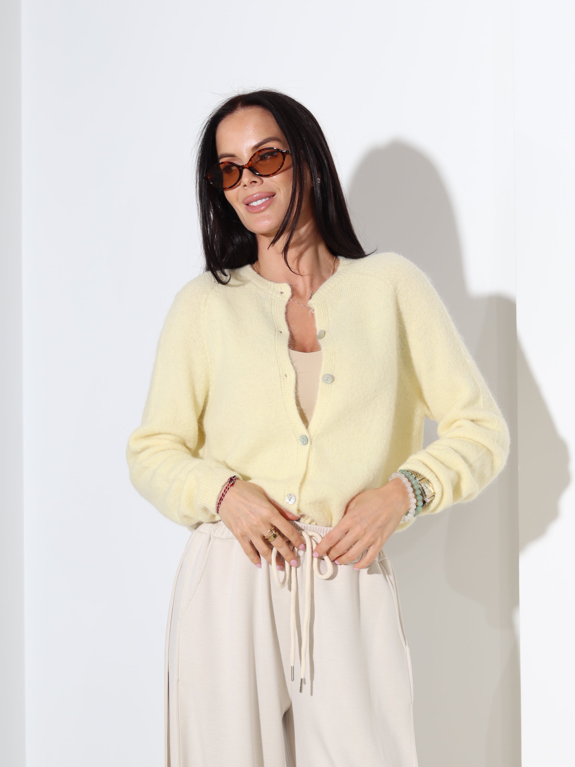 Dzeltena alpakas jaka ar ovālu dekoltē - 18335. a