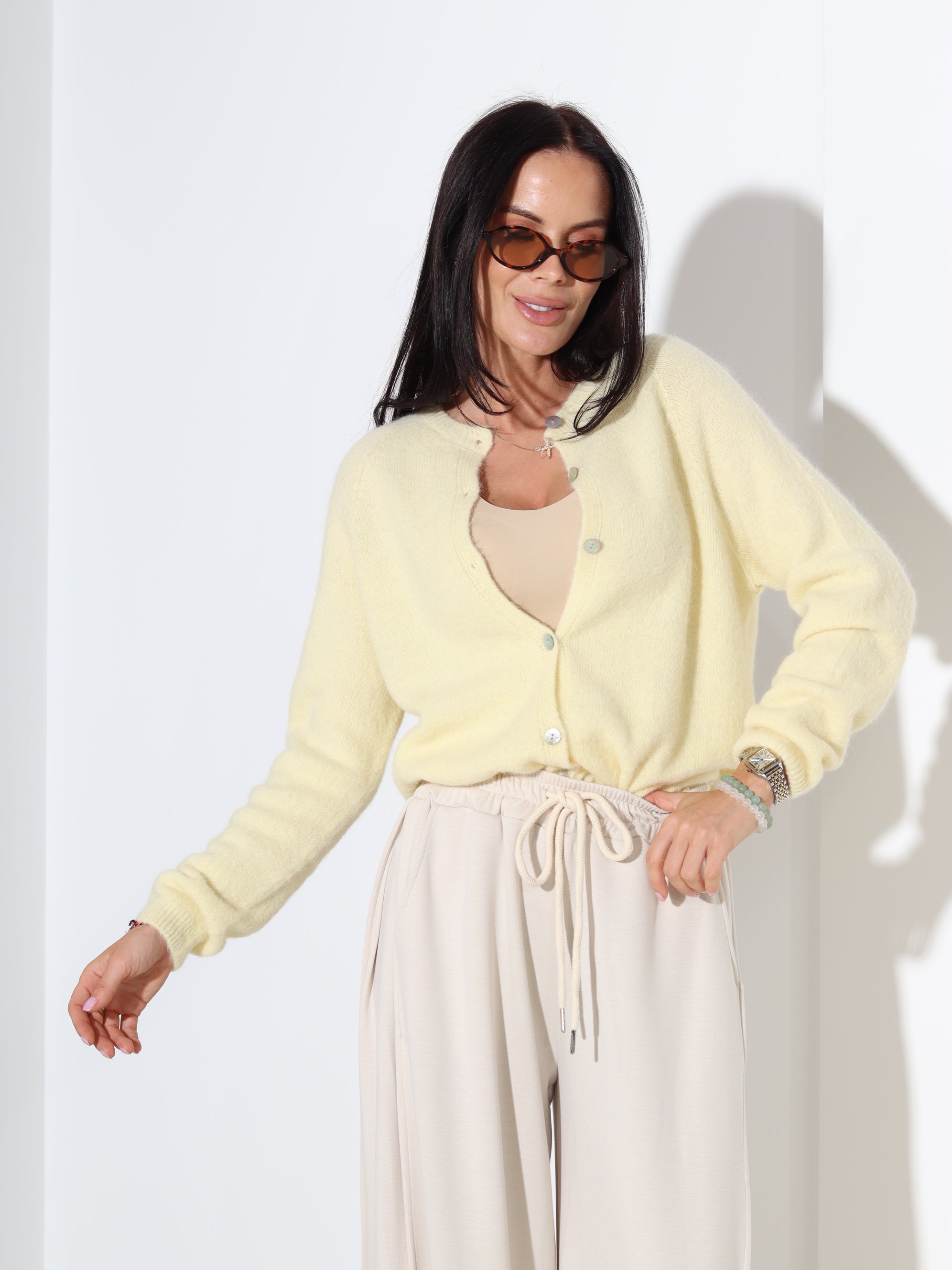 Dzeltena alpakas jaka ar ovālu dekoltē - 18335. a