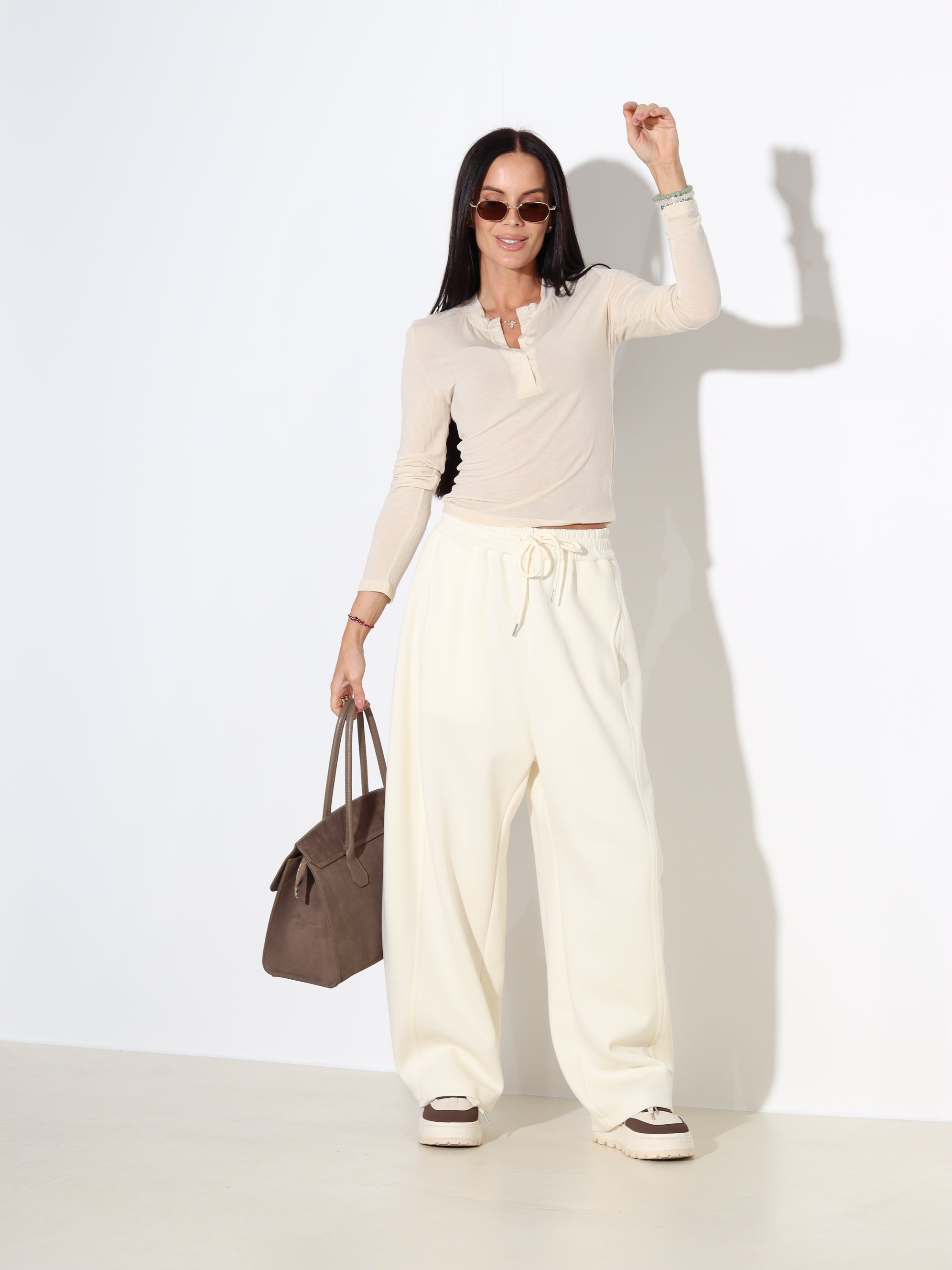 Pienbaltas oversize sportiska stila bikses - 18133