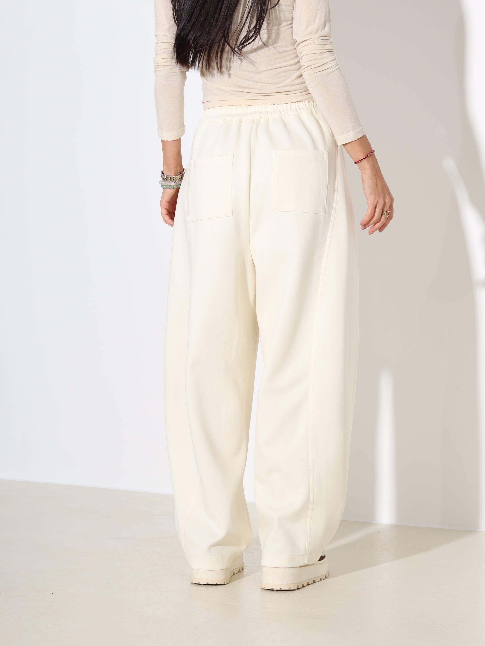 Pienbaltas oversize sportiska stila bikses - 18133