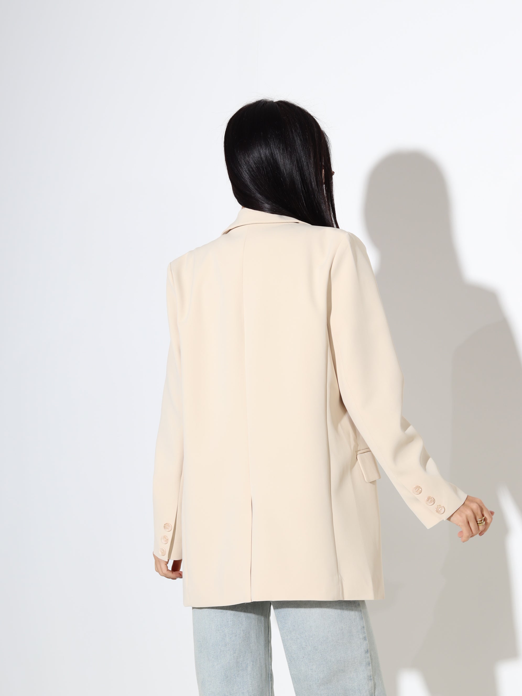 Bēša, klasiska piegriezuma žakete ar dekoratīvām kabatām - 18123