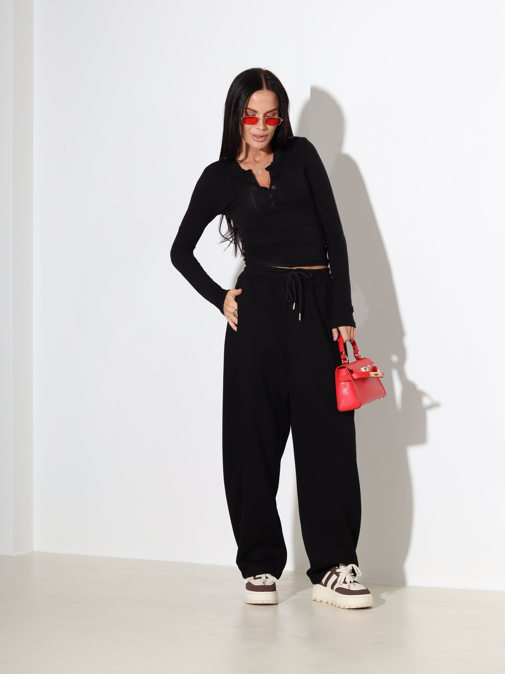 Melnas oversize sportiska stila bikses - 18134