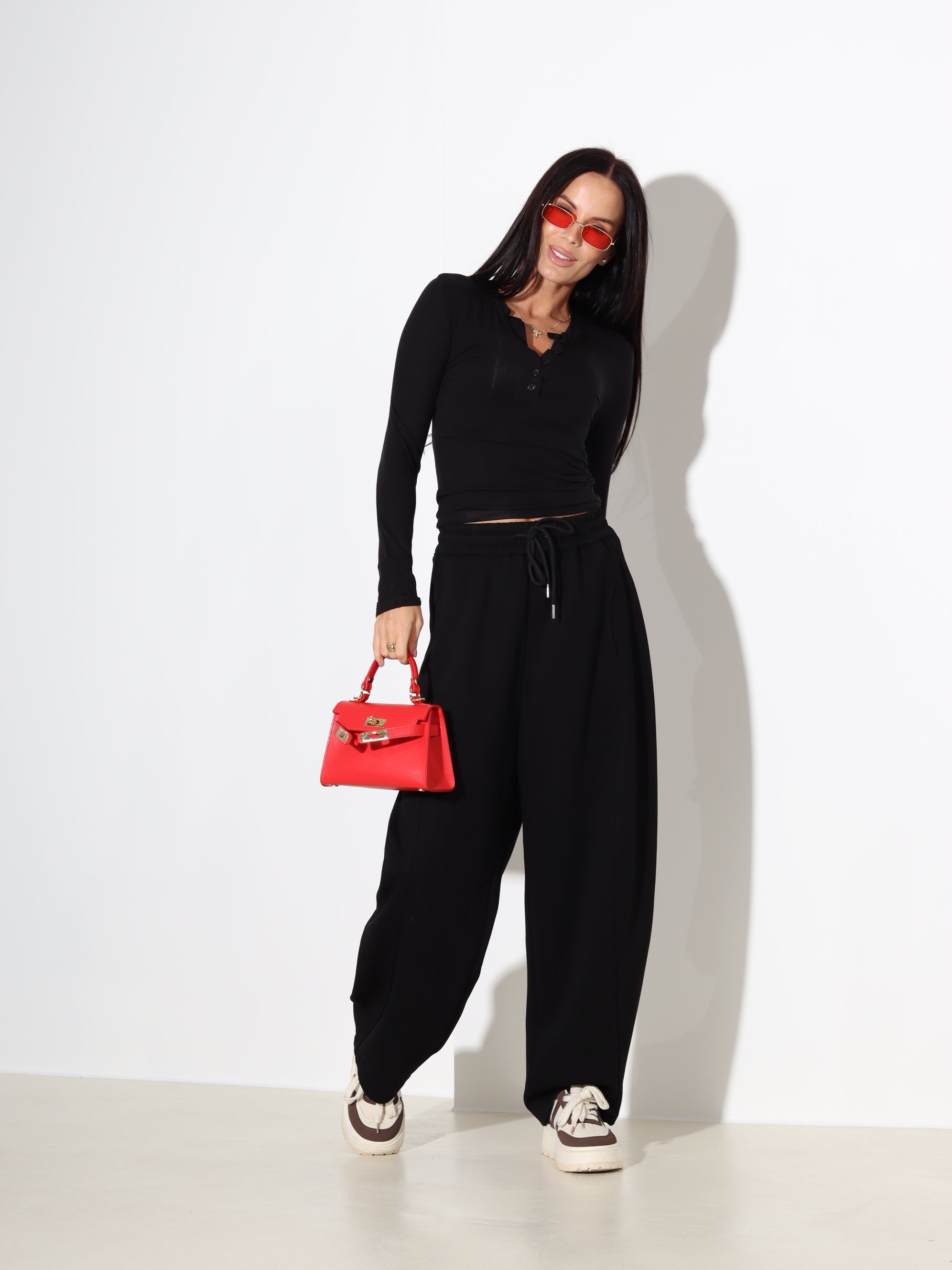 Melnas oversize sportiska stila bikses - 18134