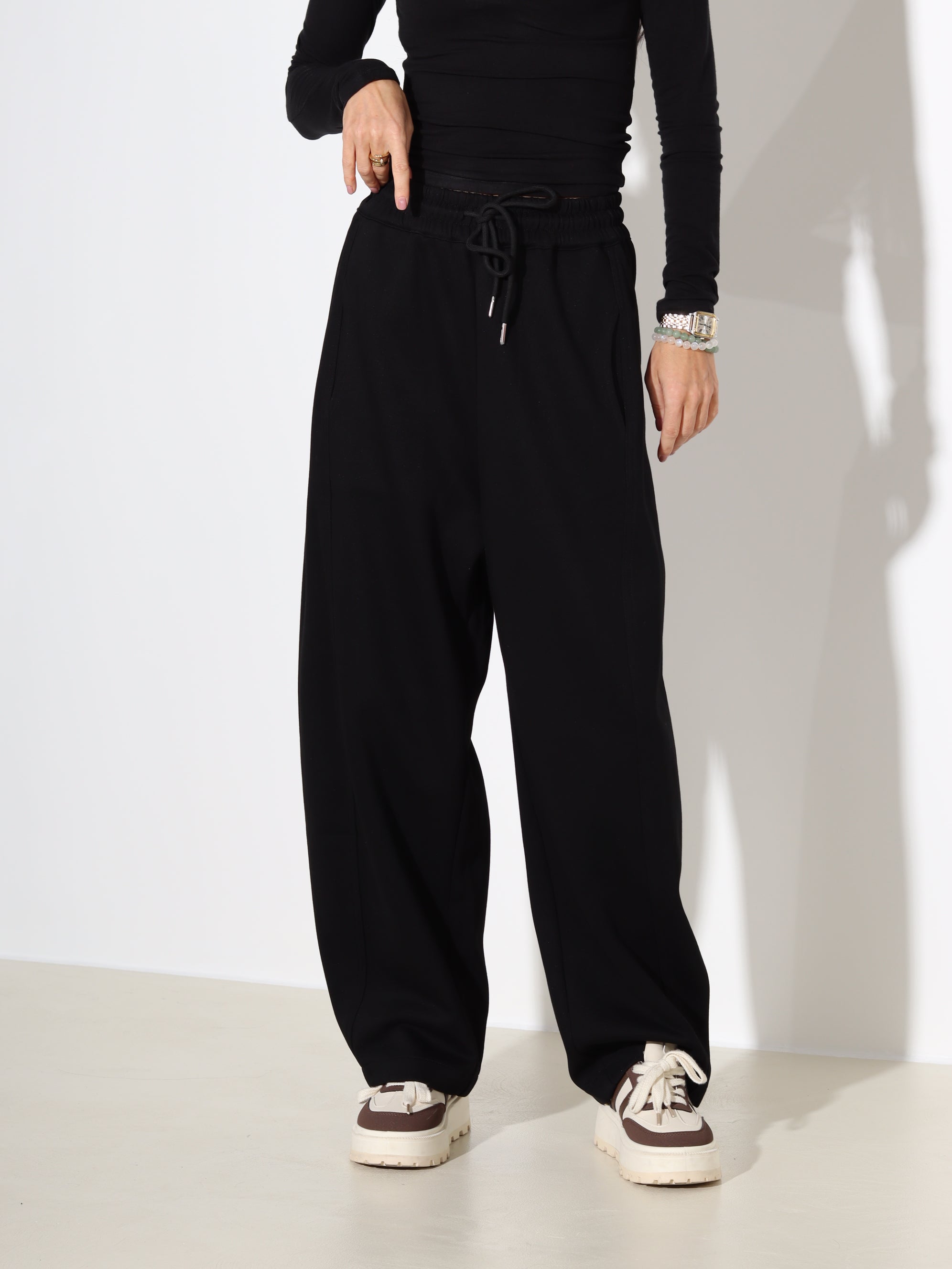 Melnas oversize sportiska stila bikses - 18134