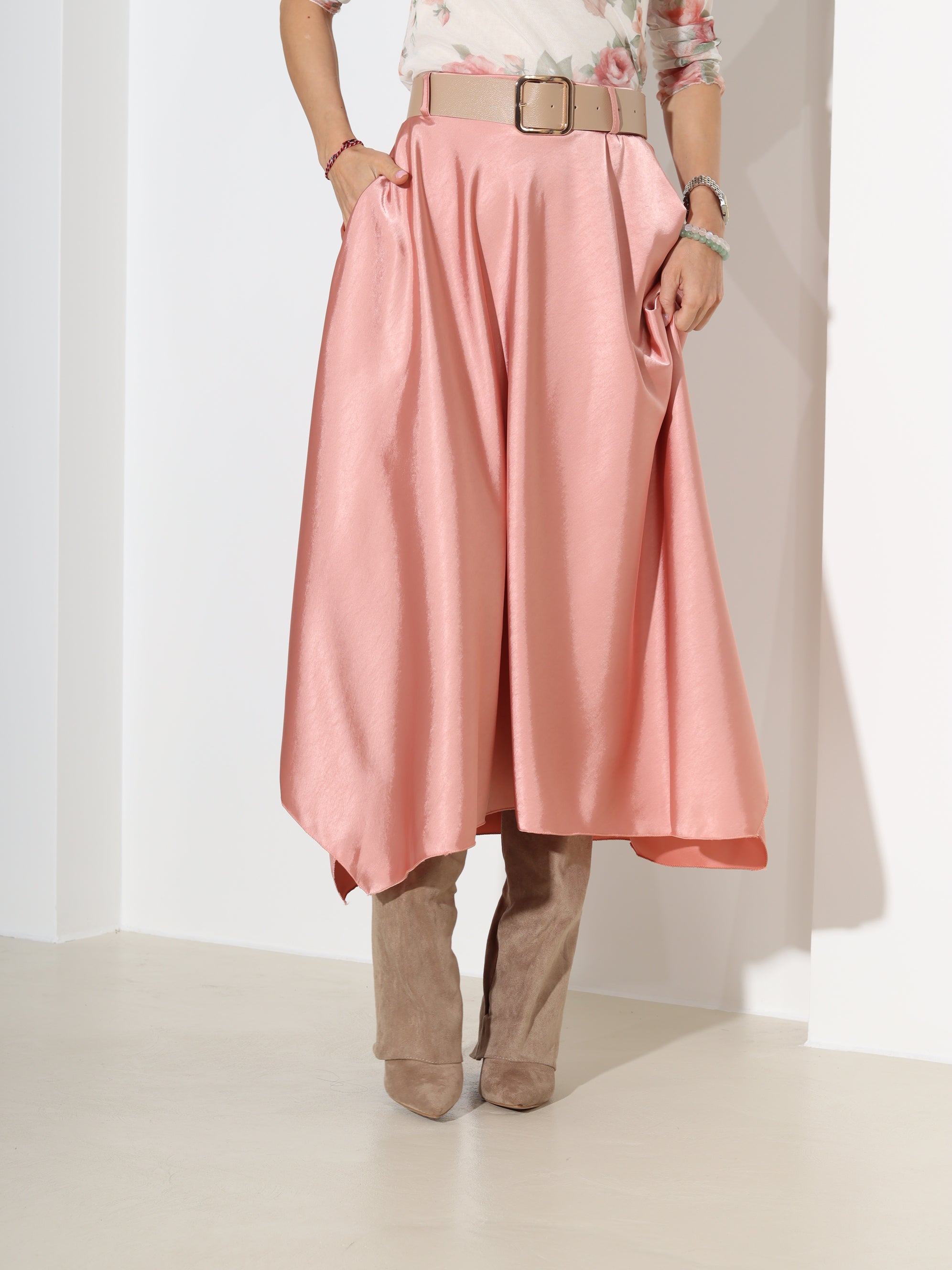 Oranži, midi, atlasa auduma svārki ar jostu - 18301