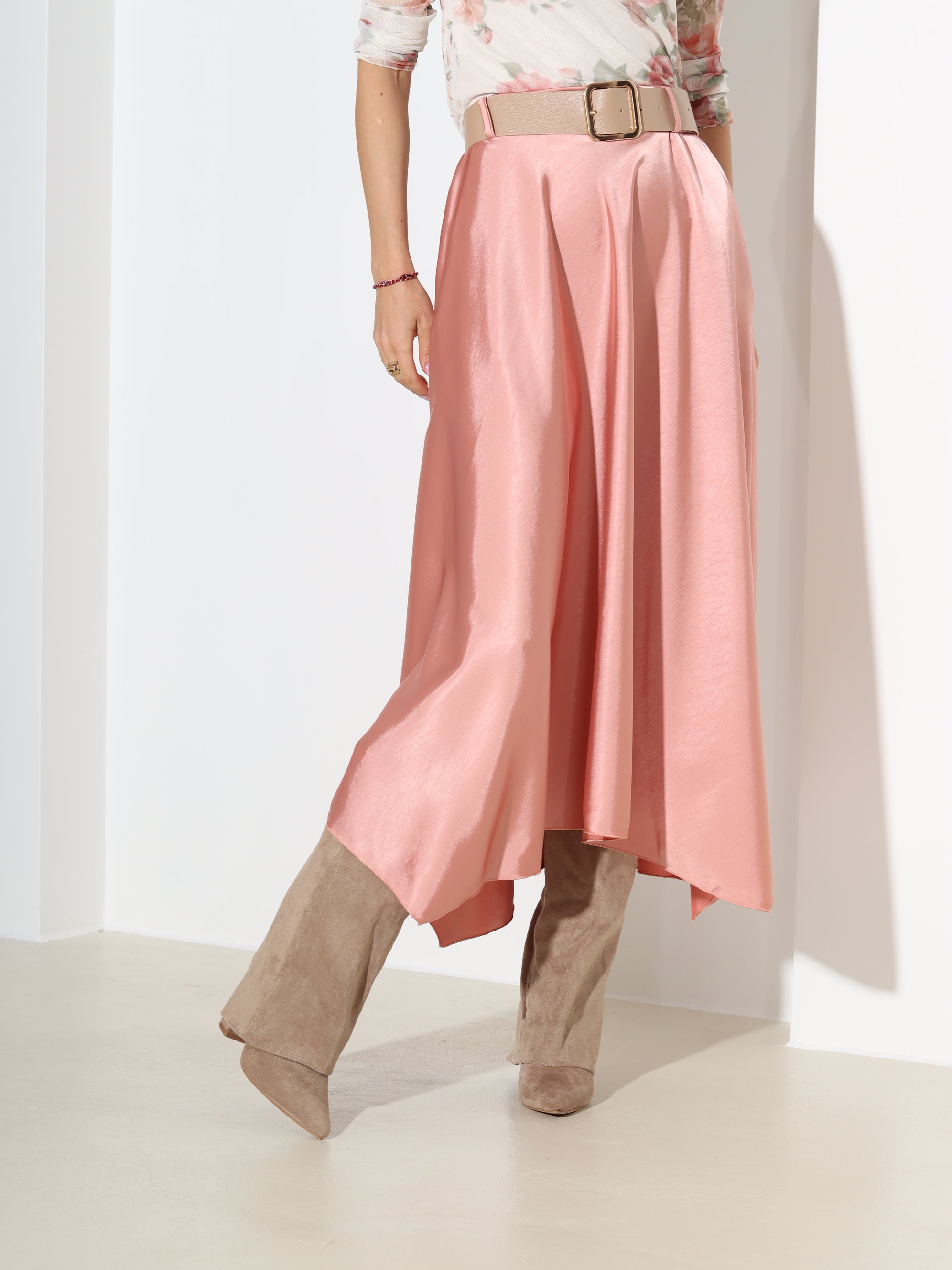 Oranži, midi, atlasa auduma svārki ar jostu - 18301