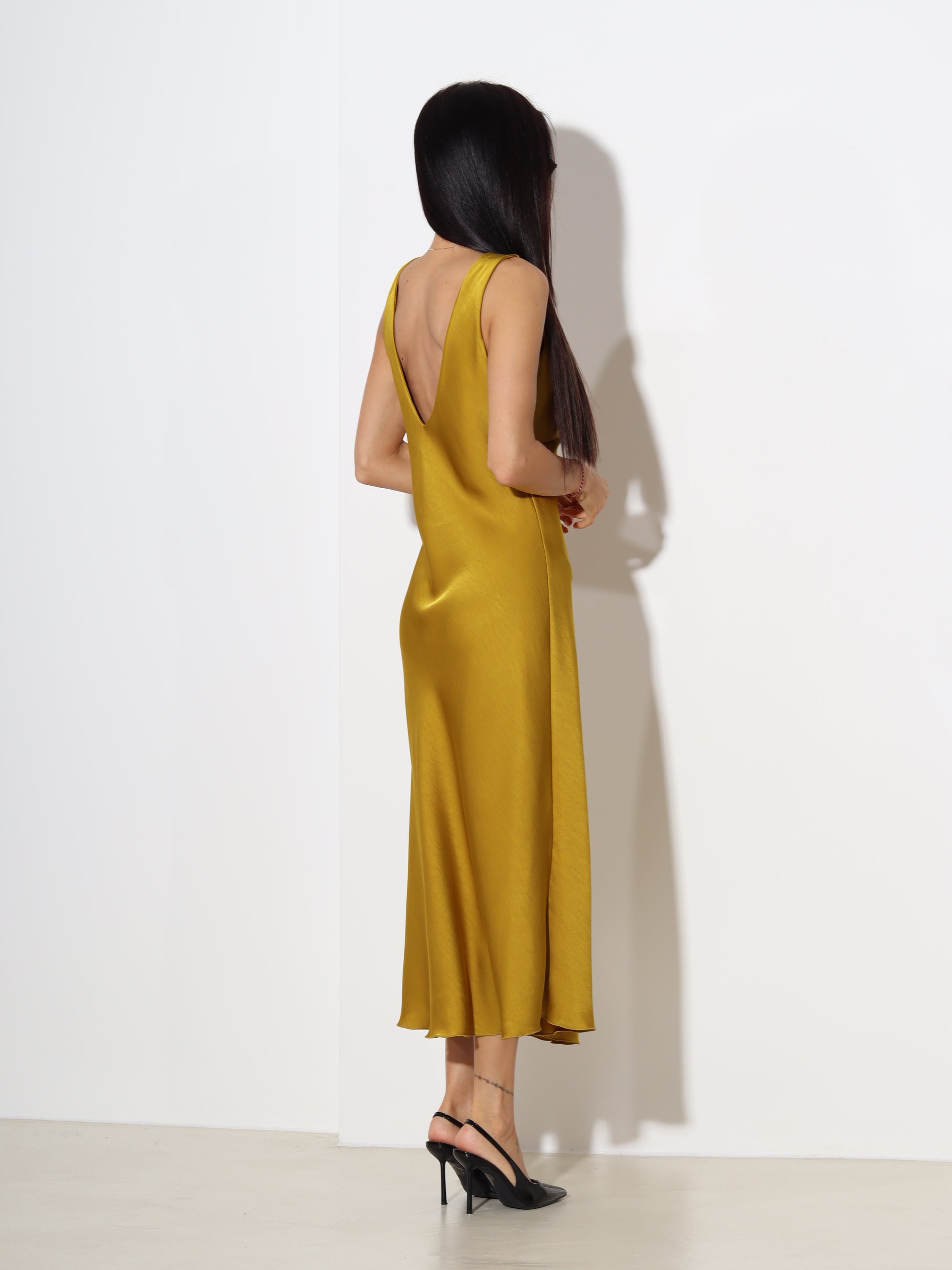 Dzeltena midi kleita ,,Satin slip'' - 19638