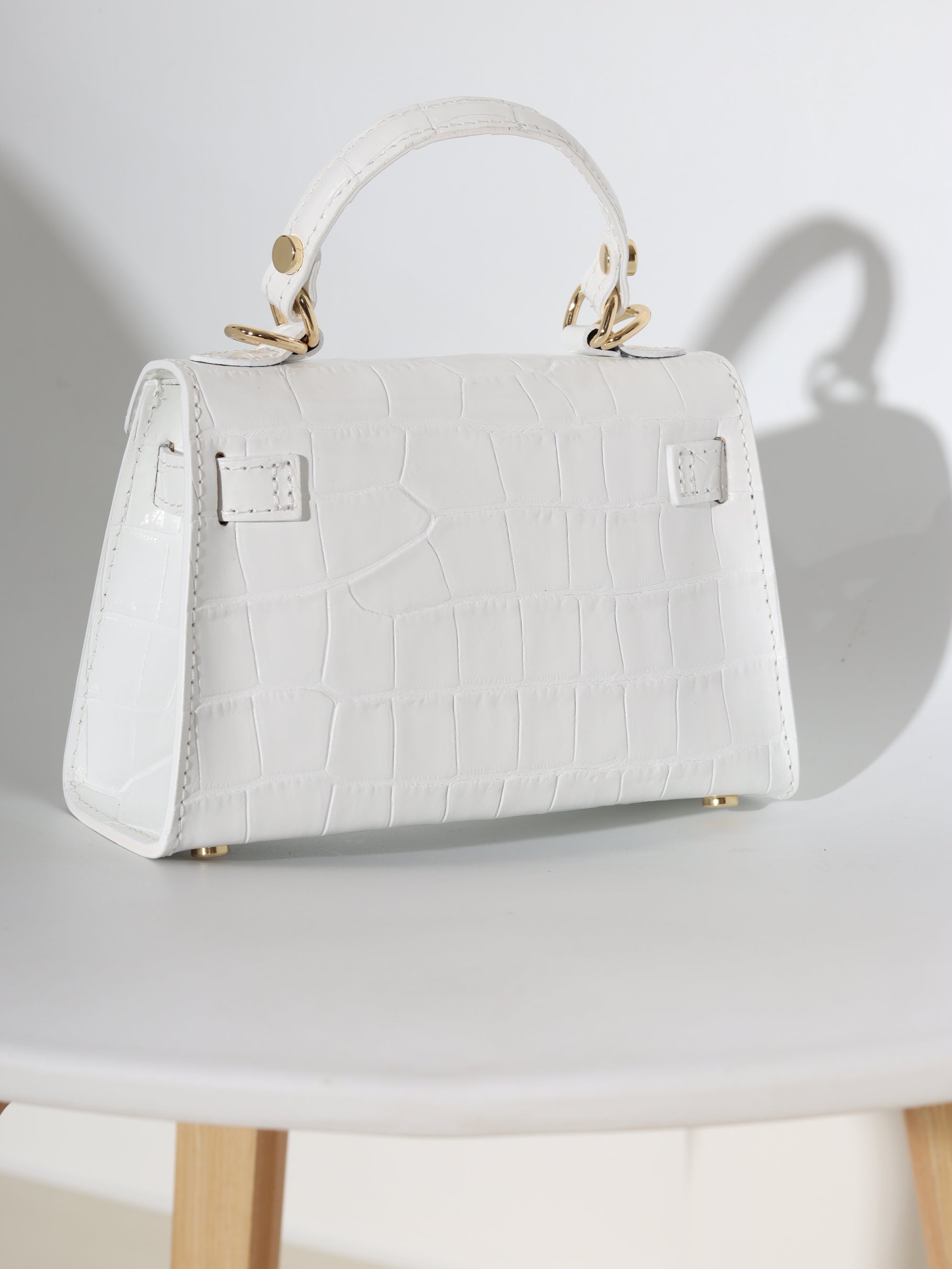 Balta, d/ā soma "Mini klasika" ar reljefu - 18366