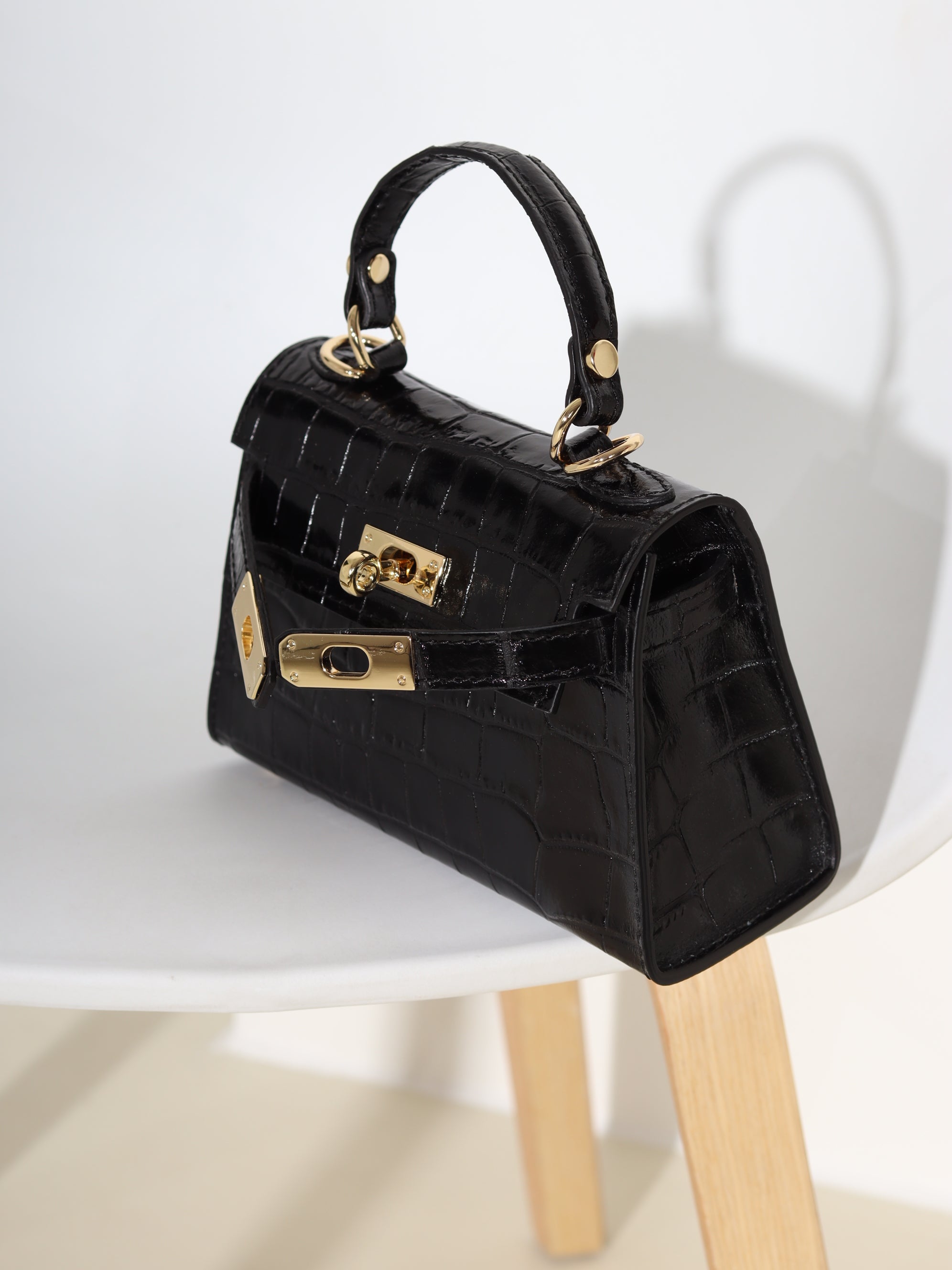 Melna, d/ā soma "Mini klasika" ar reljefu - 18367