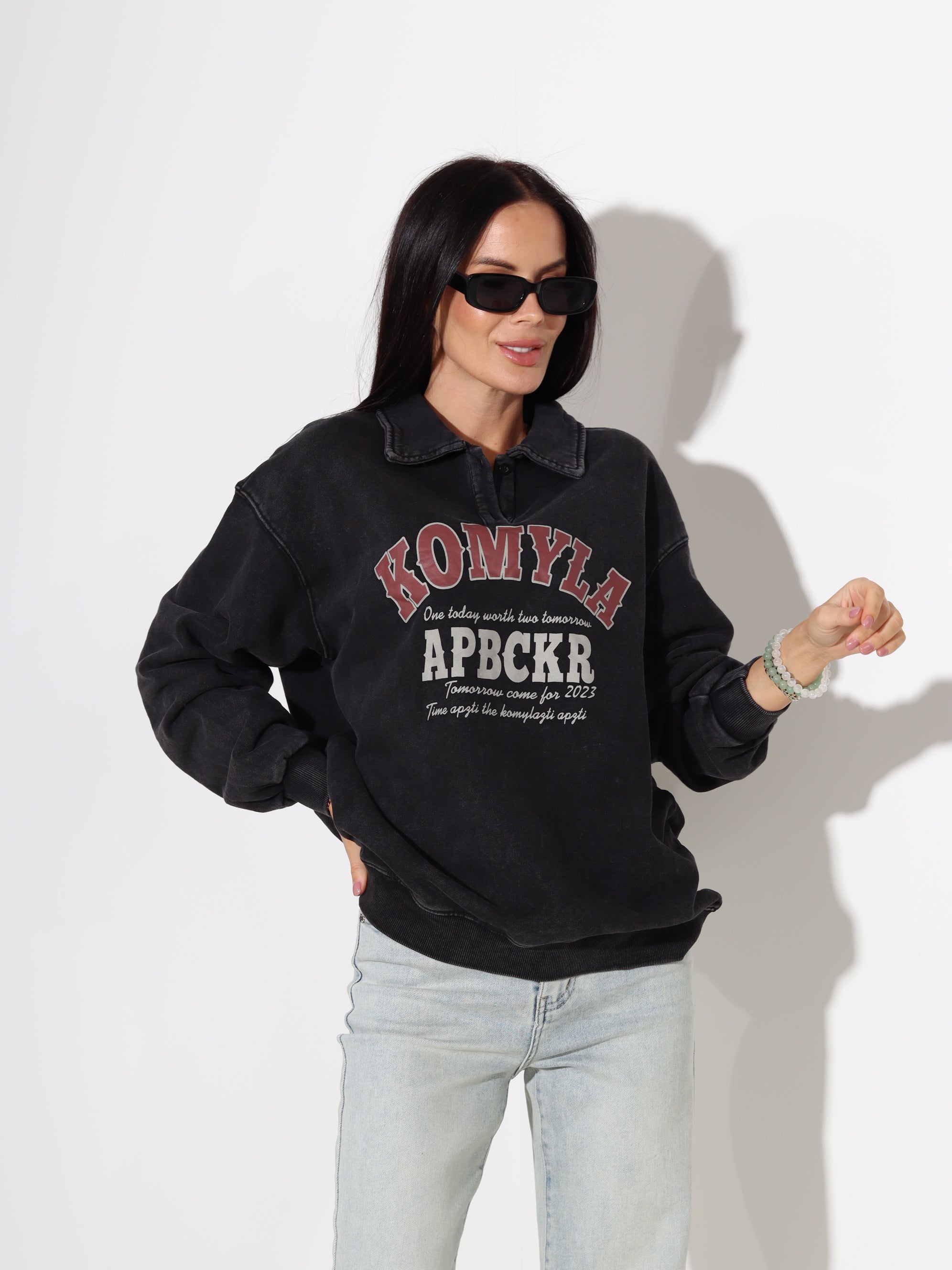 T.pelēks džemperis ar uzrakstu "Komyla" - 18129