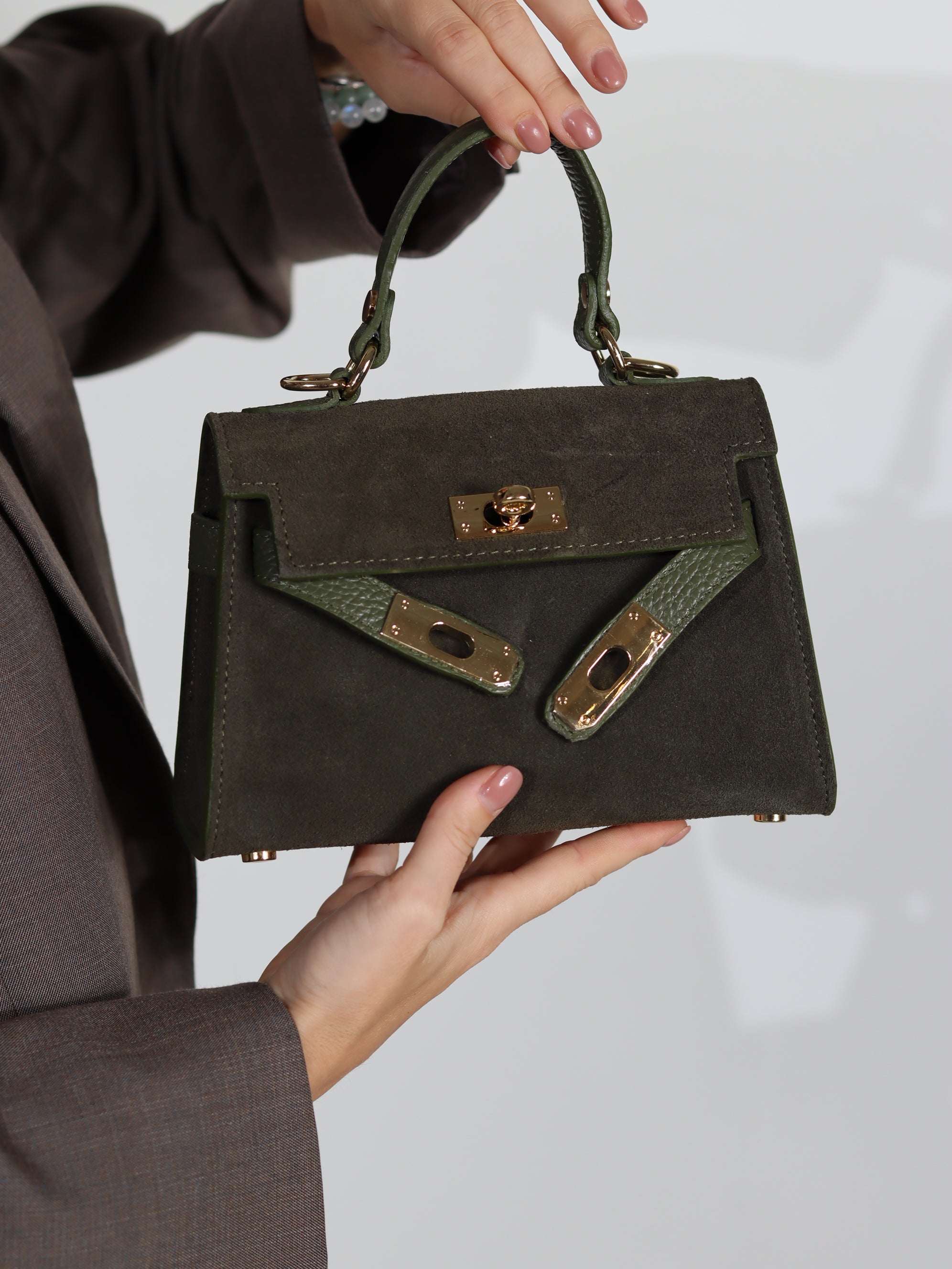 Haki/zaļa zamšādas soma "Mini klasika" – 18090.a