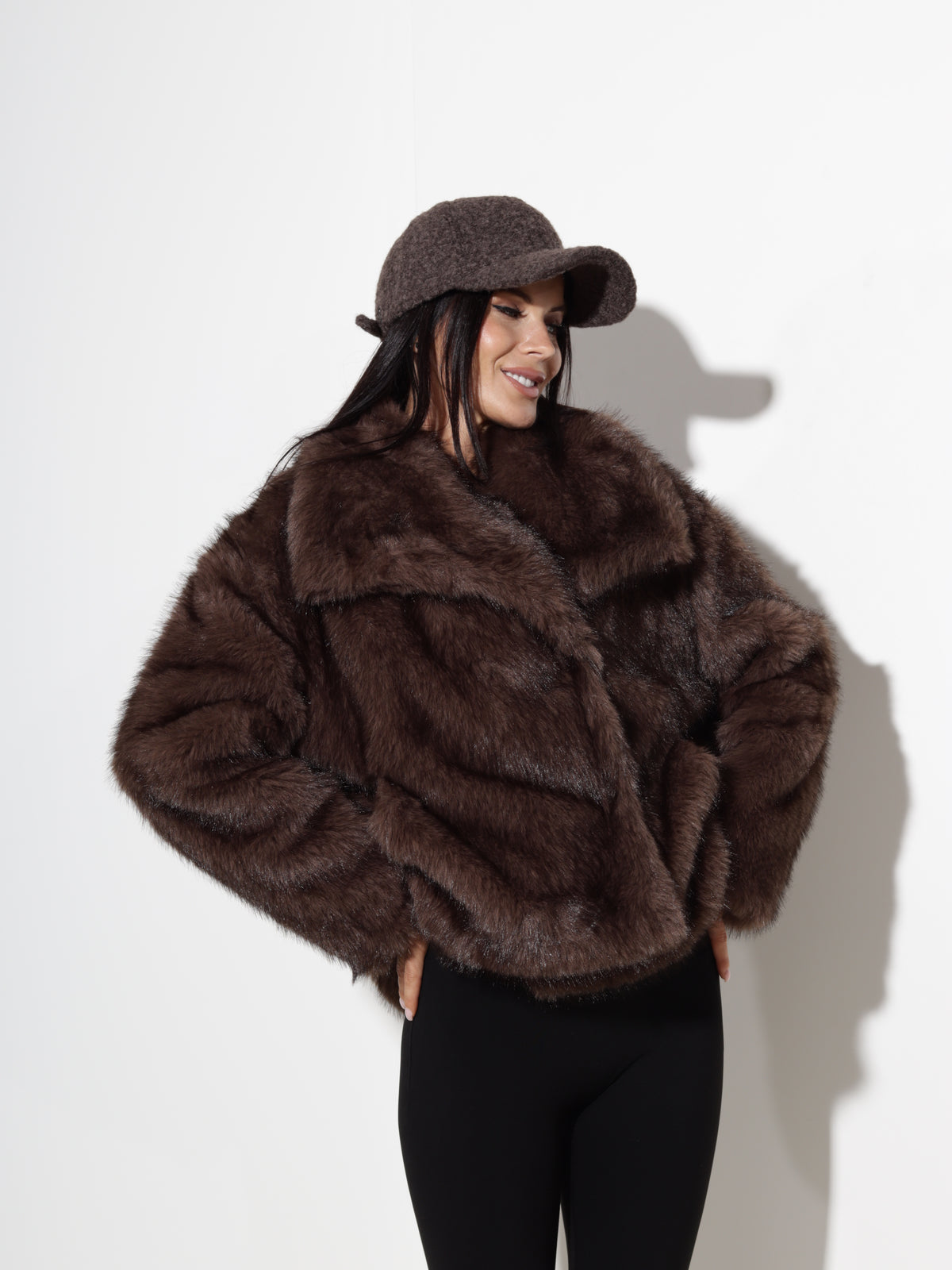 Tumši taupe kažoks "Fluffy" - 21049