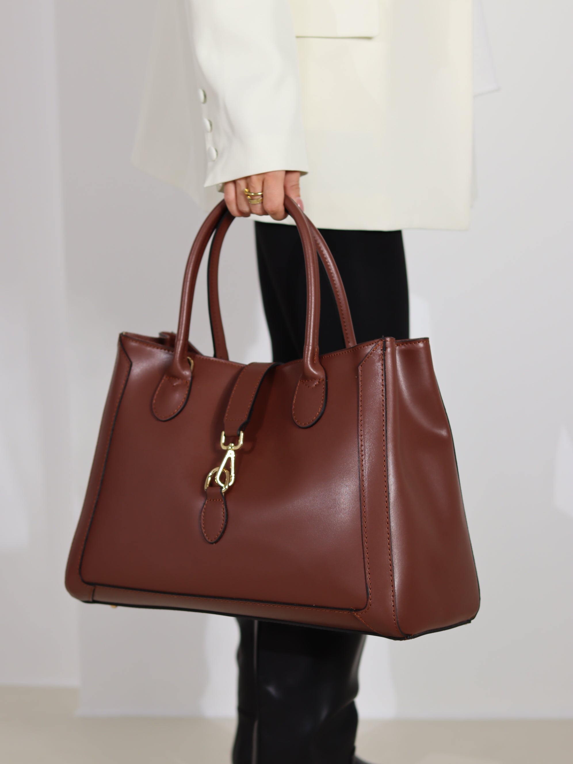 Brūna liela d/ā soma ar zelta krāsas aizdari - 18104