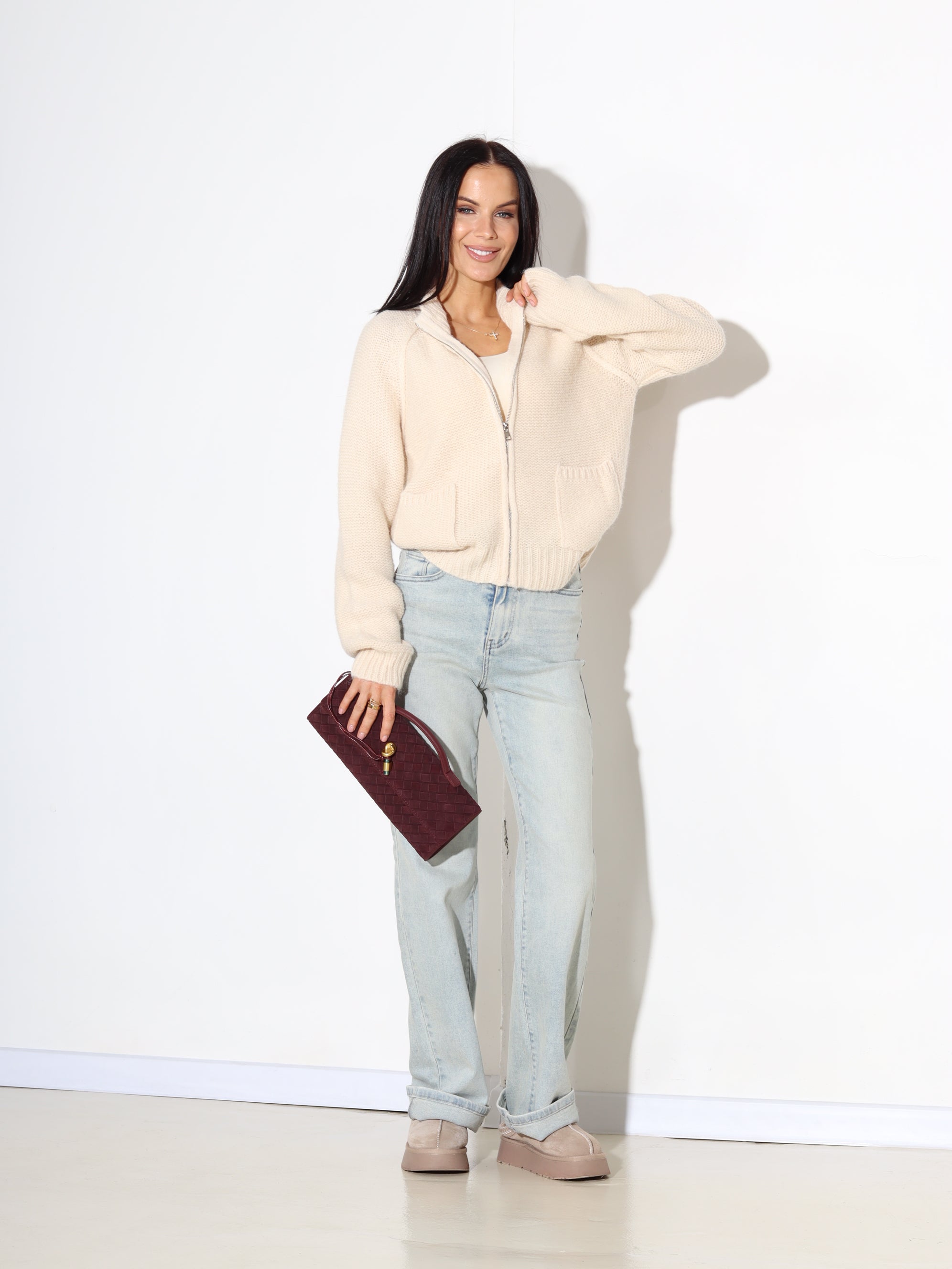 Bēša jaka ar rāvējslēdzēju un kabatām  - 17883