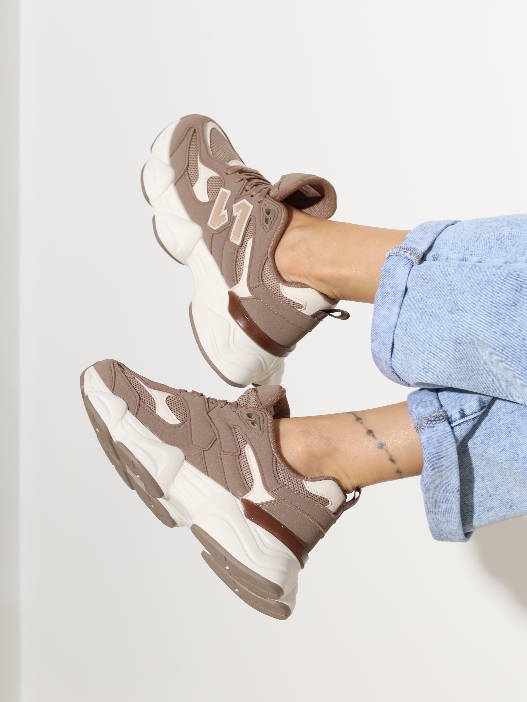 Brūni sportiska stila apavi ar "N" akcentu- 19038