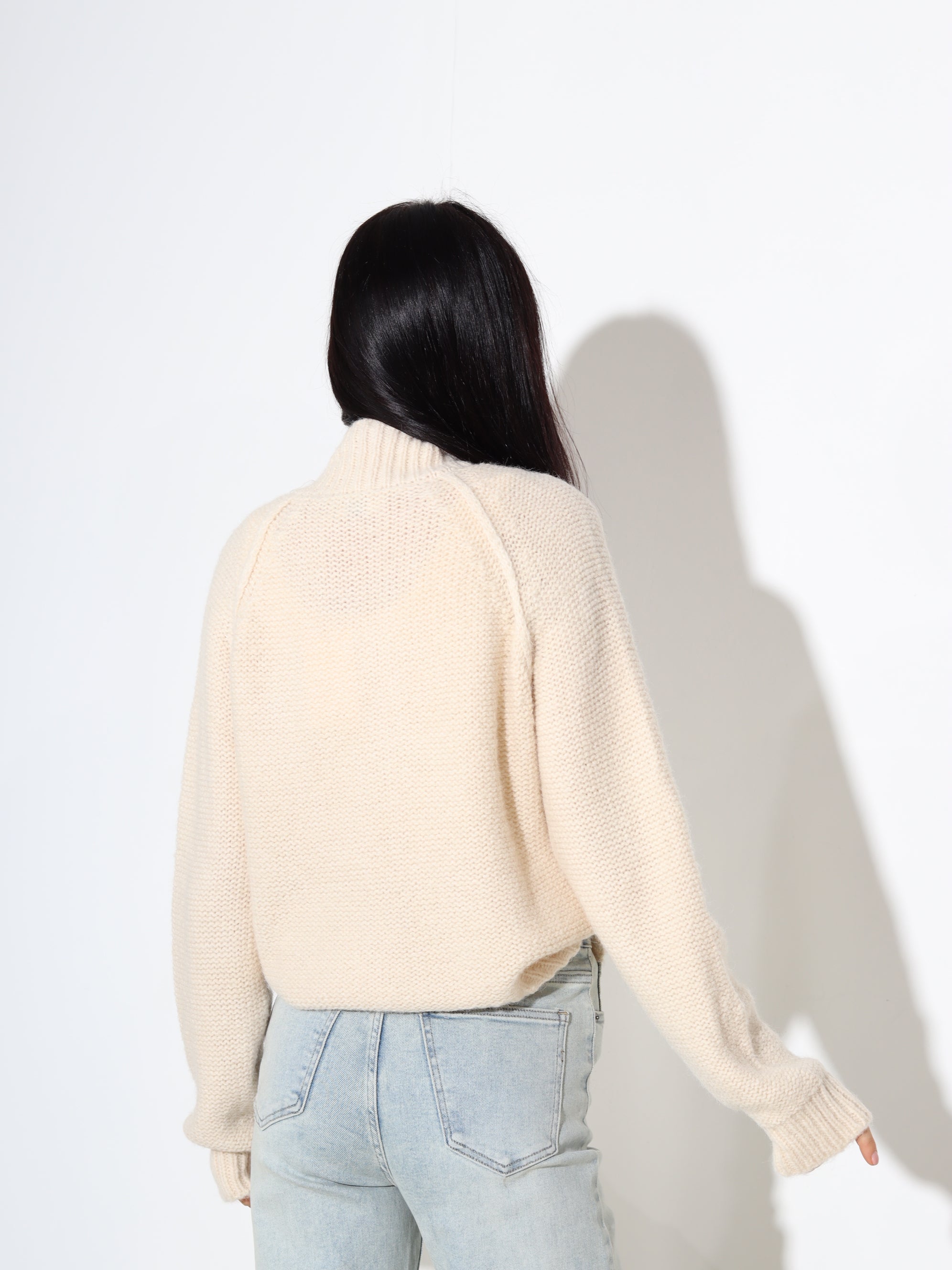 Bēša jaka ar rāvējslēdzēju un kabatām  - 17883