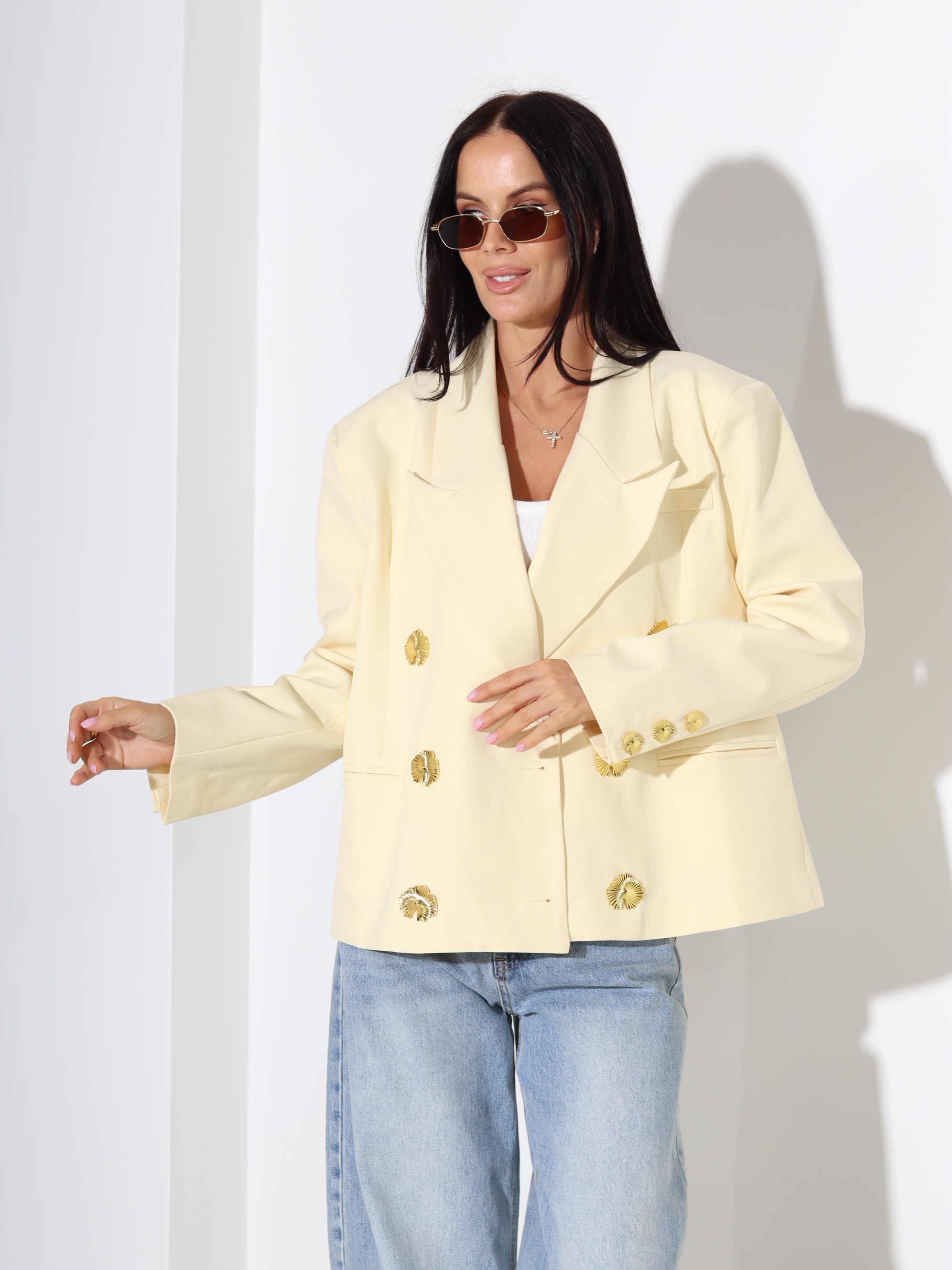 Dzeltena žakete ar ziediņpogām- 18379