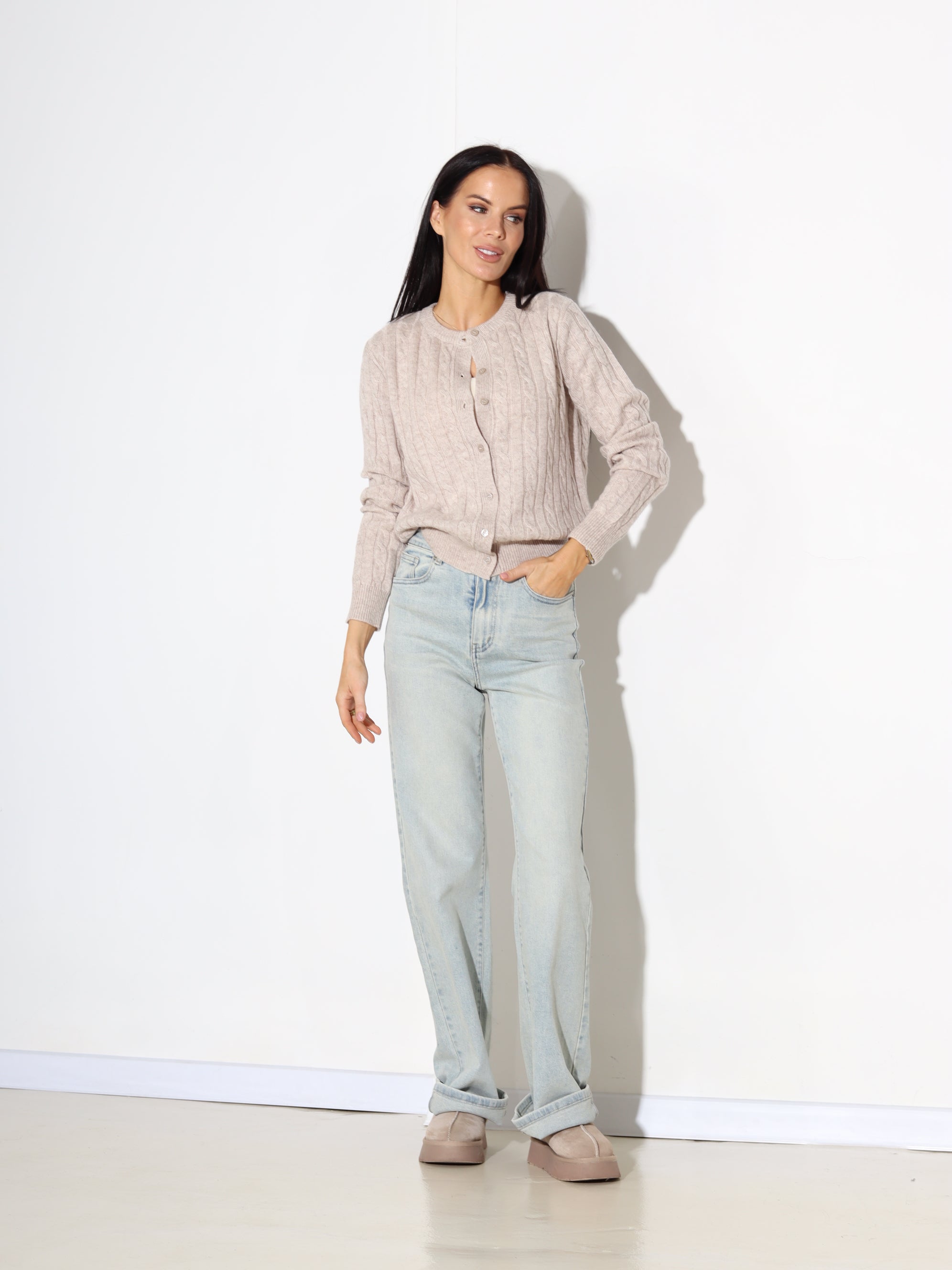 Bēša, adīta, pogājama jaka ar smalku pīnes rakstu - 17887