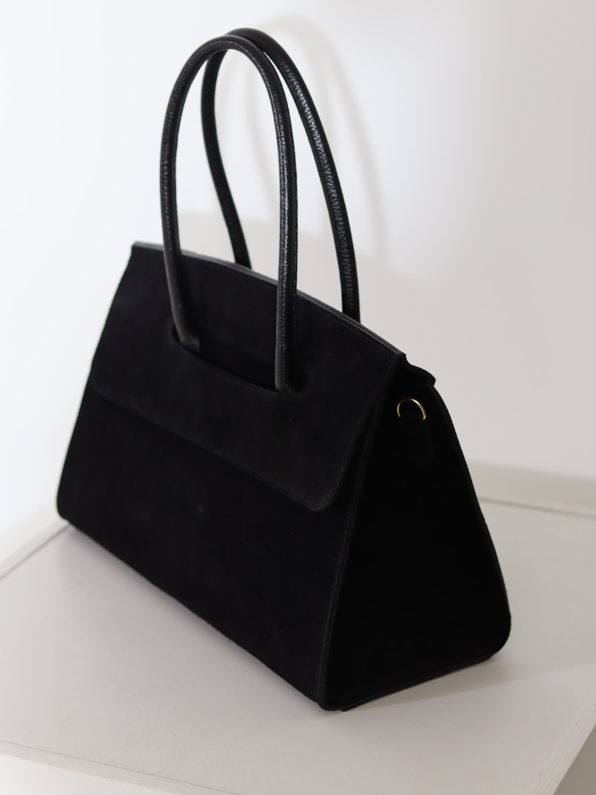 Melna liela d/zamšādas soma ar slēptu aizdari - 18106