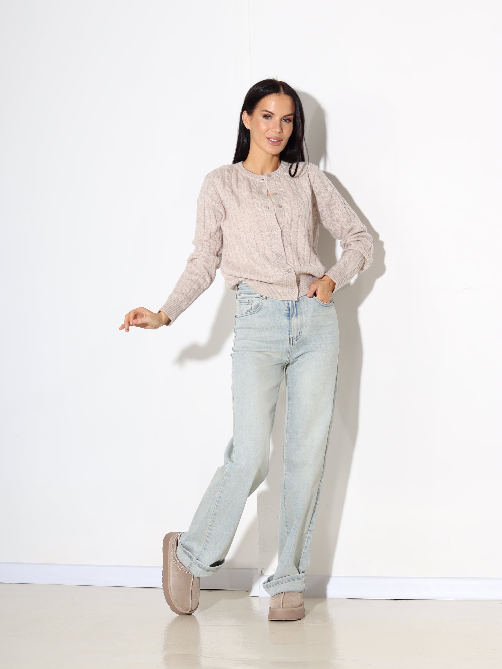 Bēša, adīta, pogājama jaka ar smalku pīnes rakstu - 17887