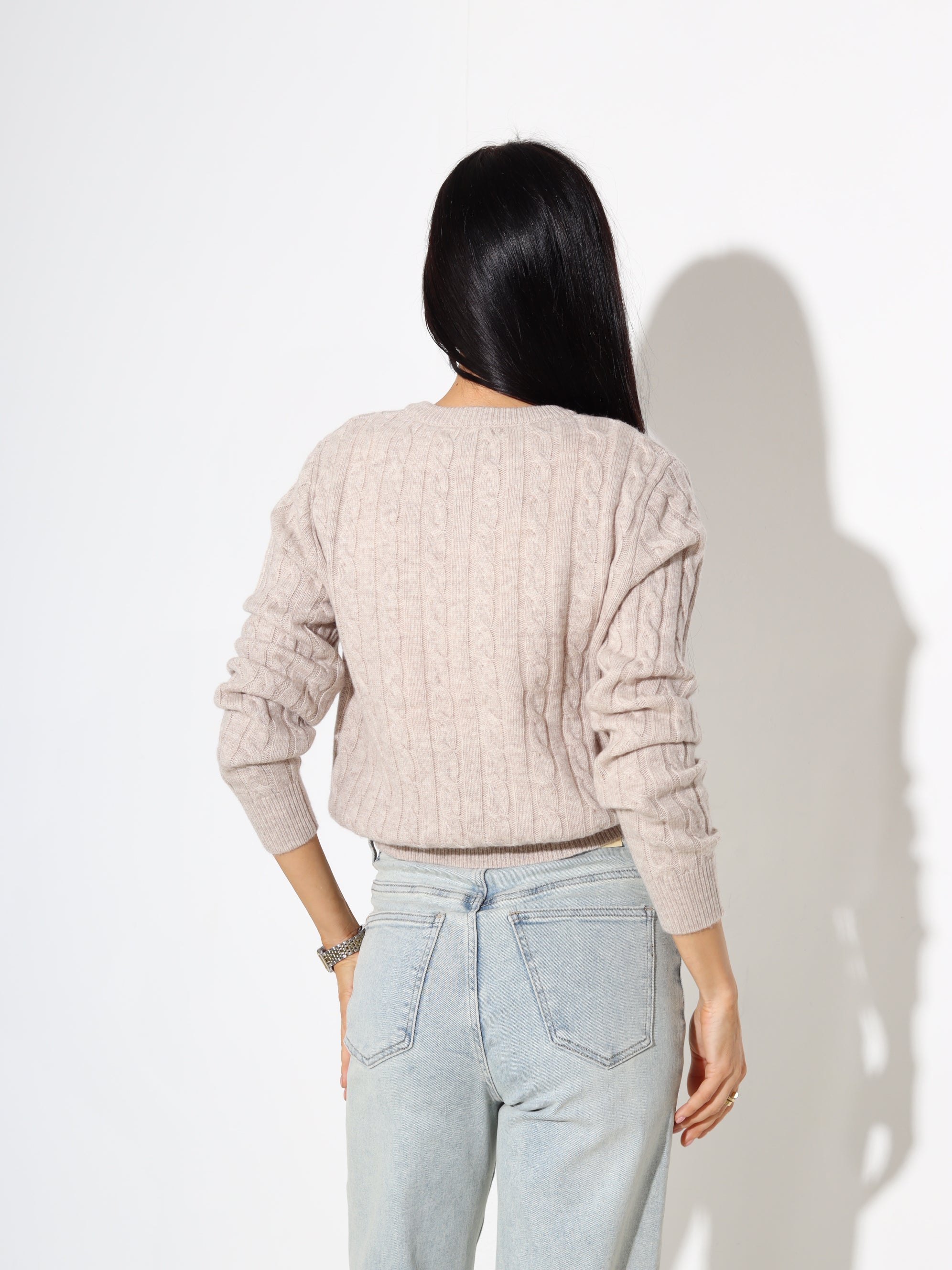 Bēša, adīta, pogājama jaka ar smalku pīnes rakstu - 17887