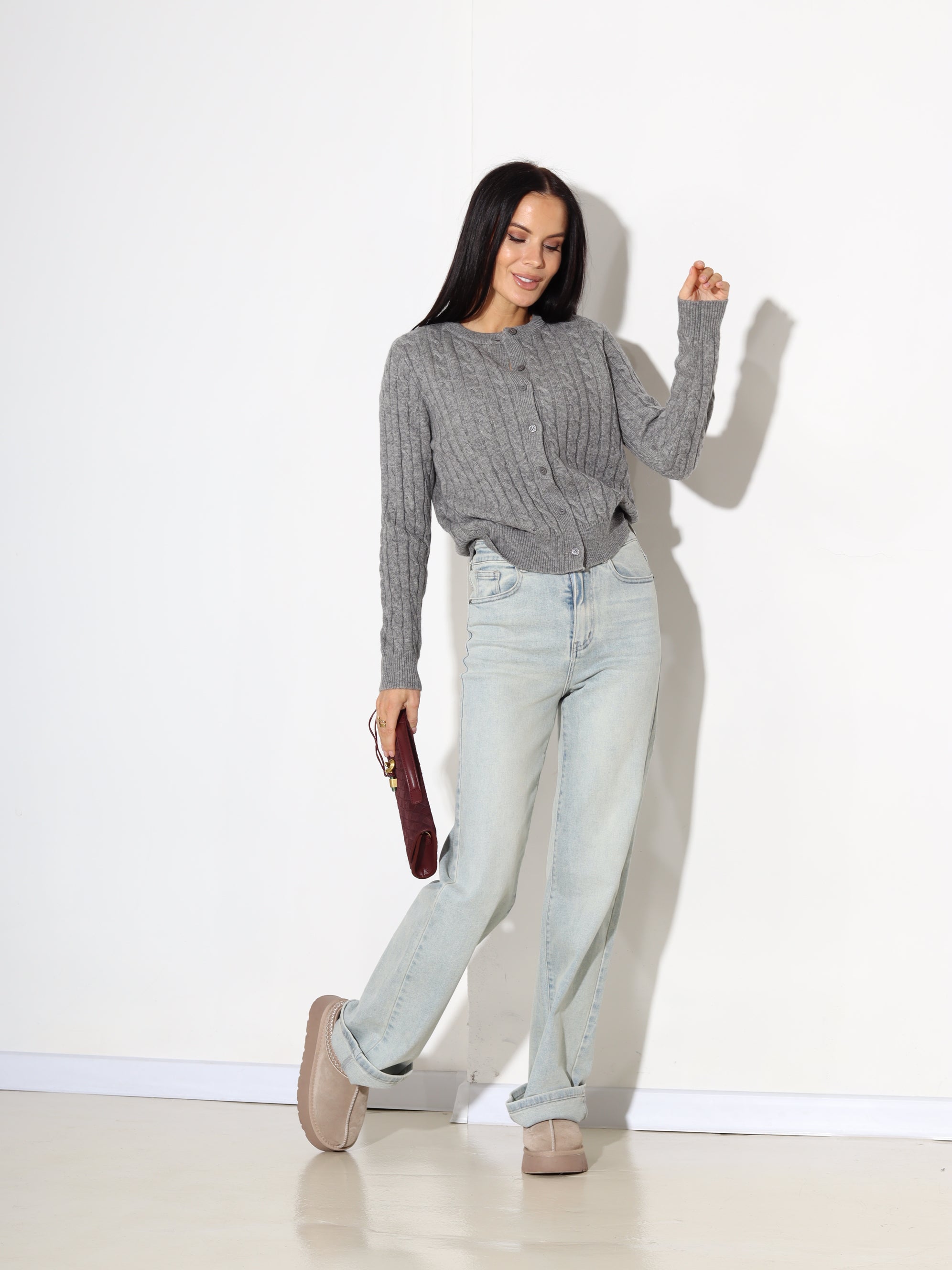 Pelēka, adīta, pogājama jaka ar smalku pīnes rakstu - 17890