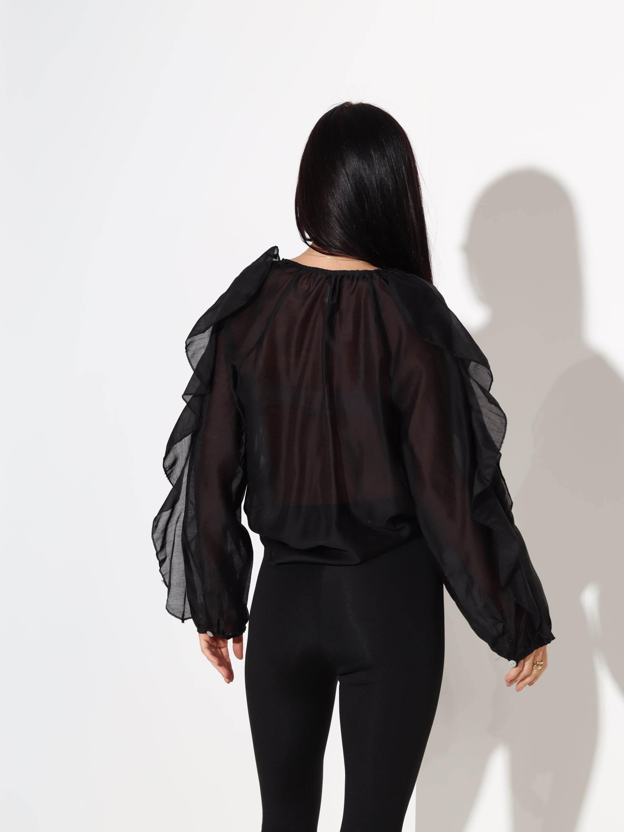 Melna bluze 'Volānrišiņa' - 18155