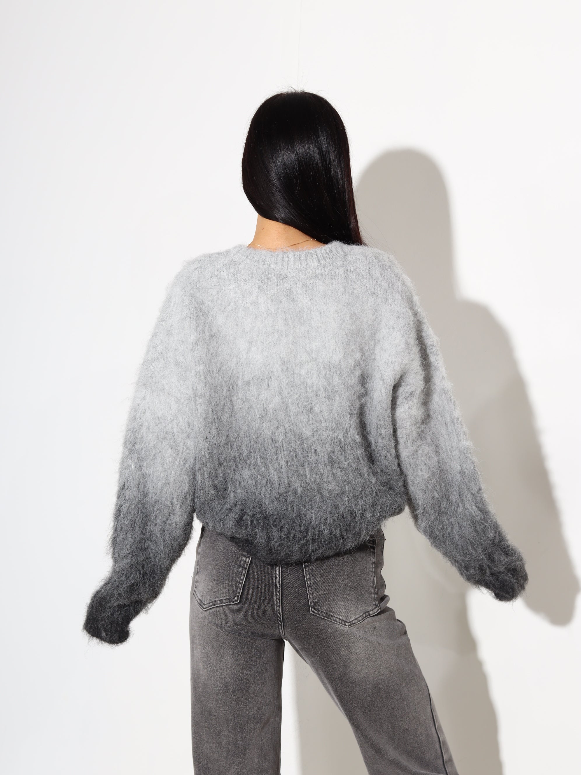 Pelēks džemperis ar värvi pāreju - 17881