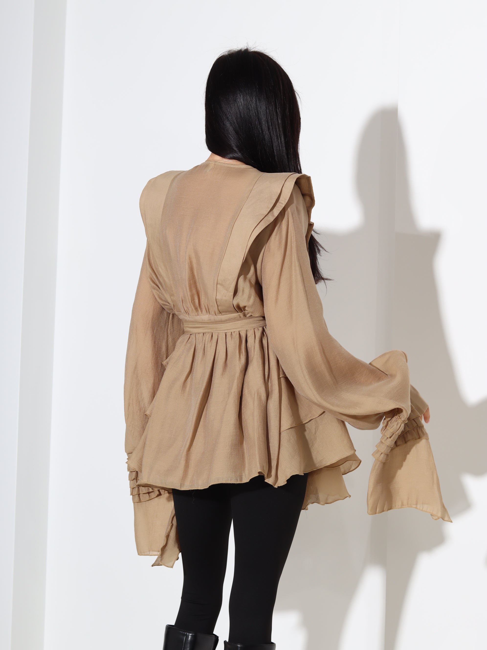 Brūna kleita ar stilizētām piedurknēm - 18386