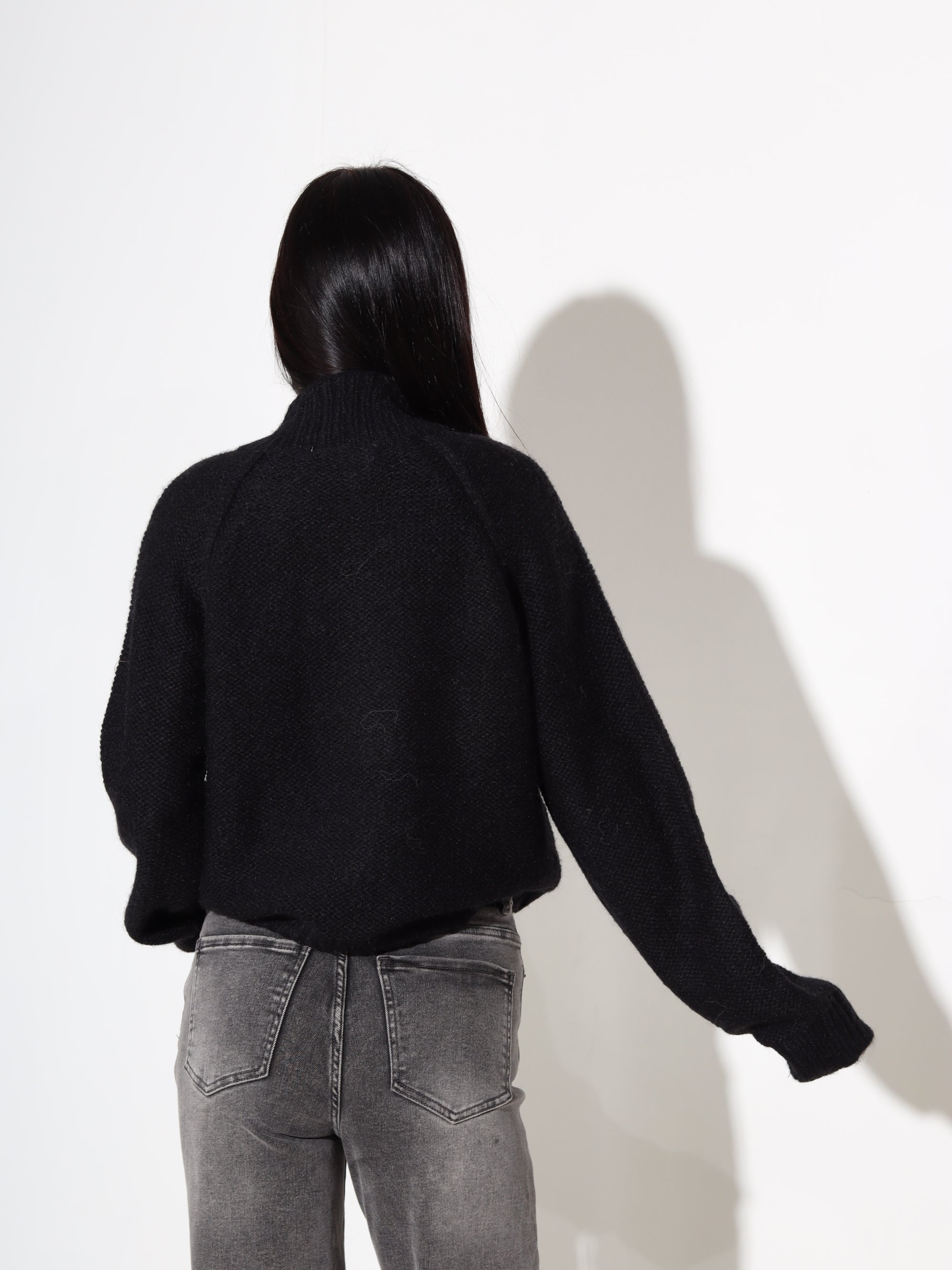 Melna jaka ar rāvējslēdzēju un kabatām - 17885