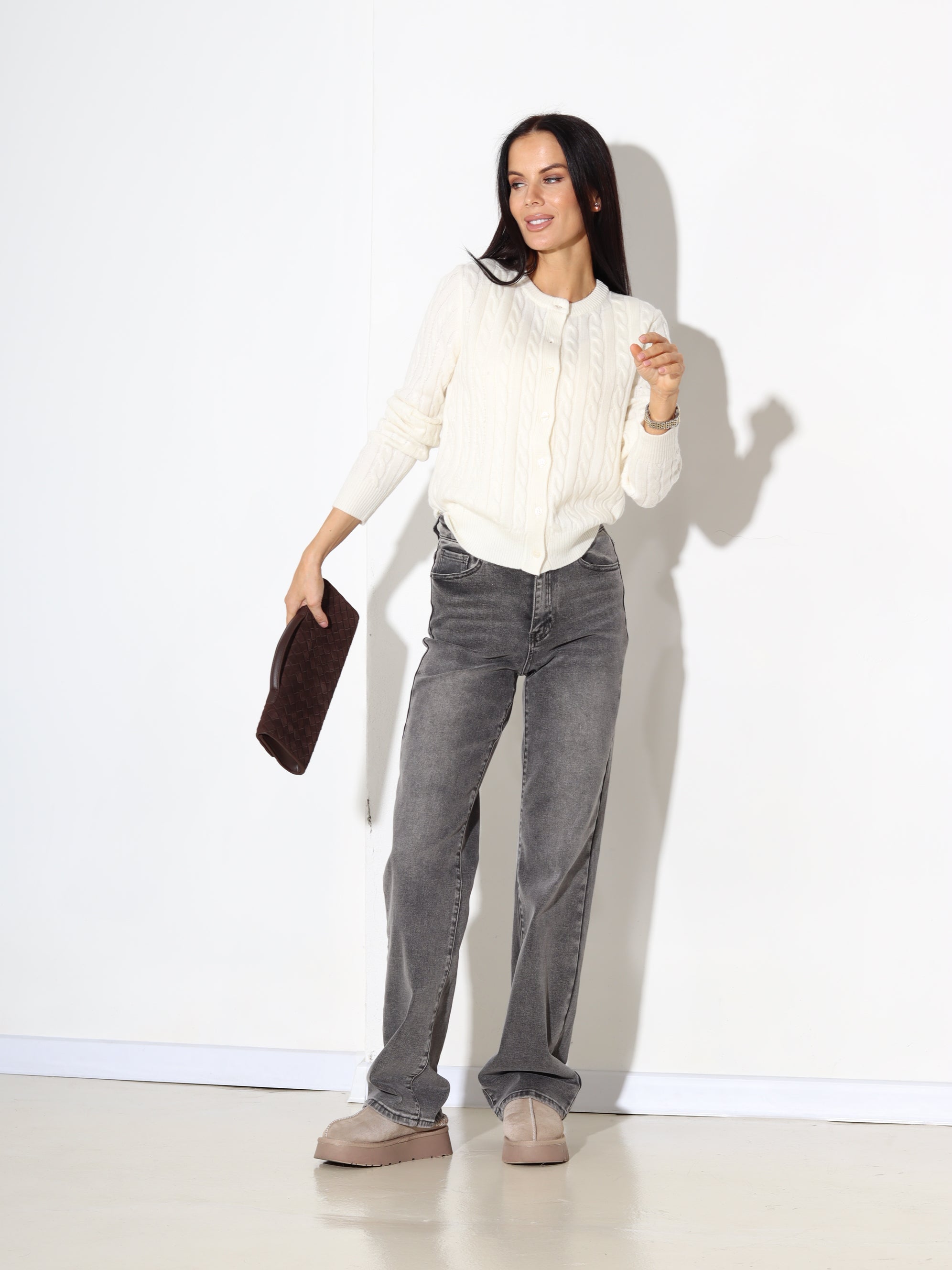 Balta, adīta, pogājama jaka ar smalku pīnes rakstu - 17889