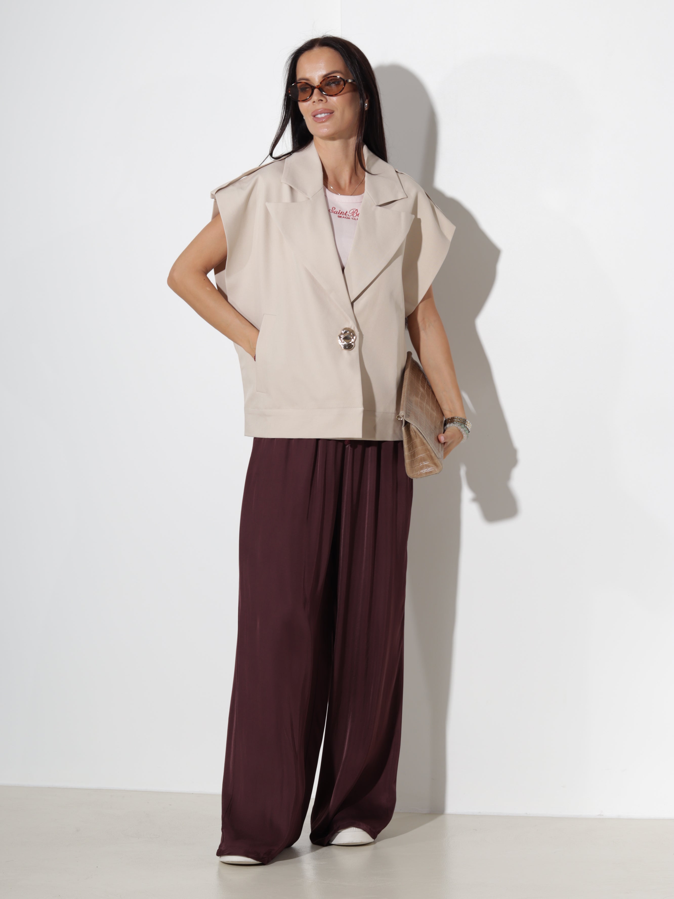 Bēša oversize veste ar zelta krāsas spiedpogu un platu apkakli  - 20365