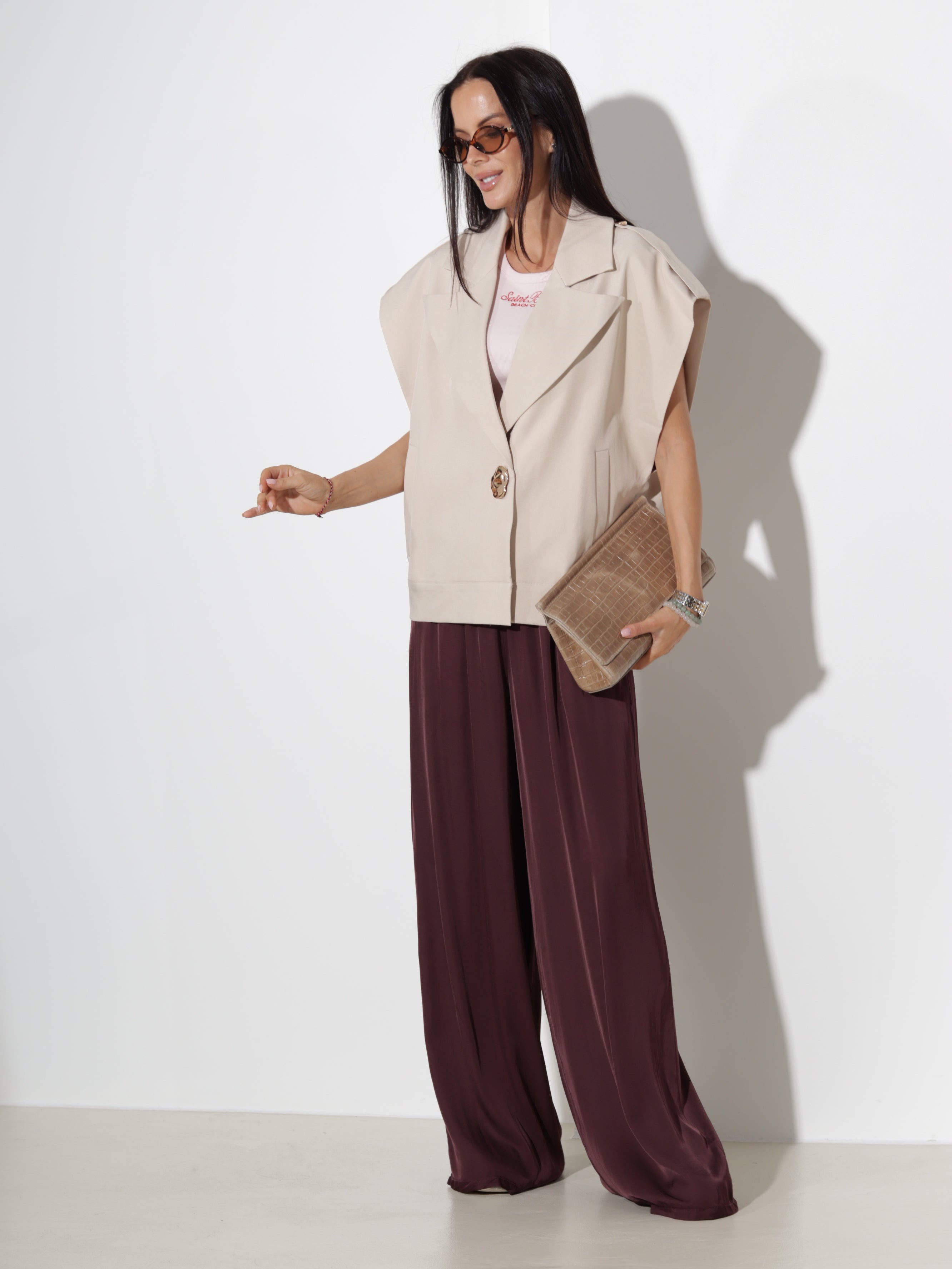 Bēša oversize veste ar zelta krāsas spiedpogu un platu apkakli  - 20365