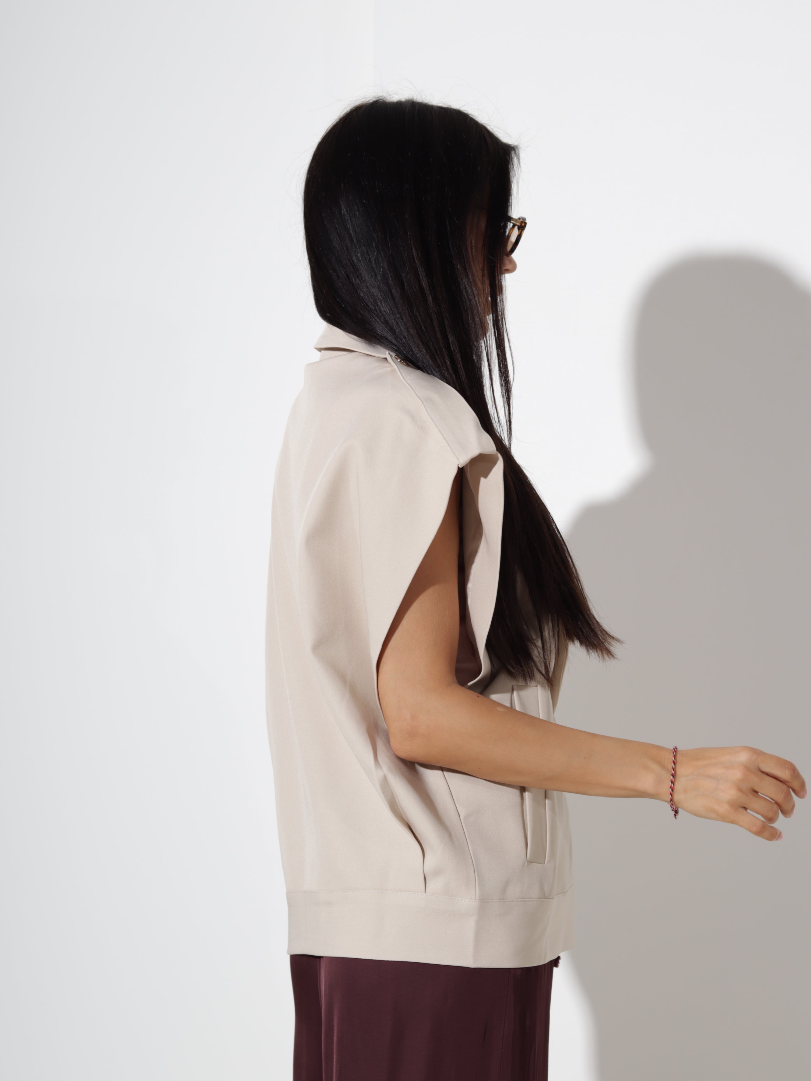 Bēša oversize veste ar zelta krāsas spiedpogu un platu apkakli  - 20365