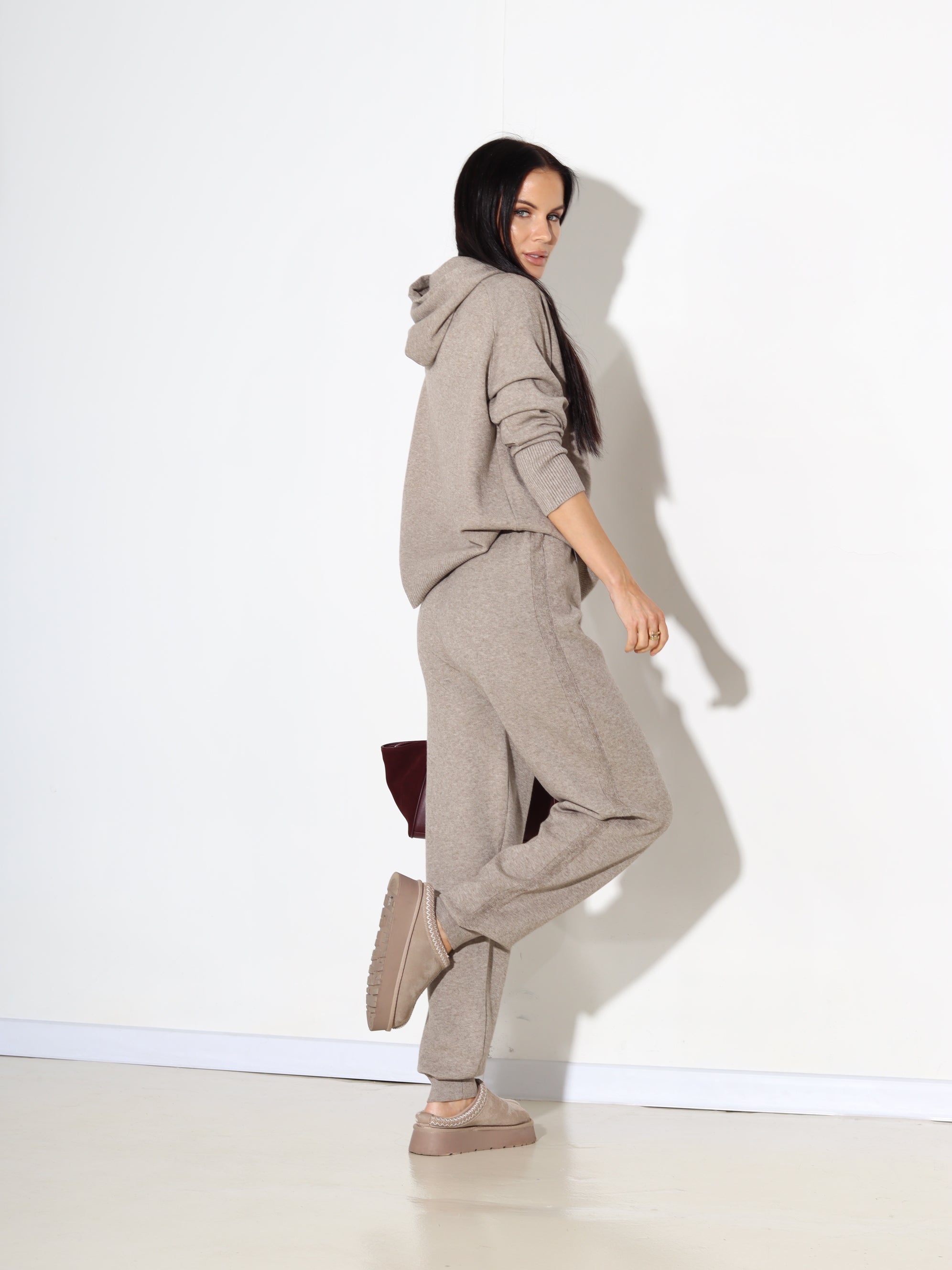 Taupe "Lara" adīts komplekts ar kapuci - 17895