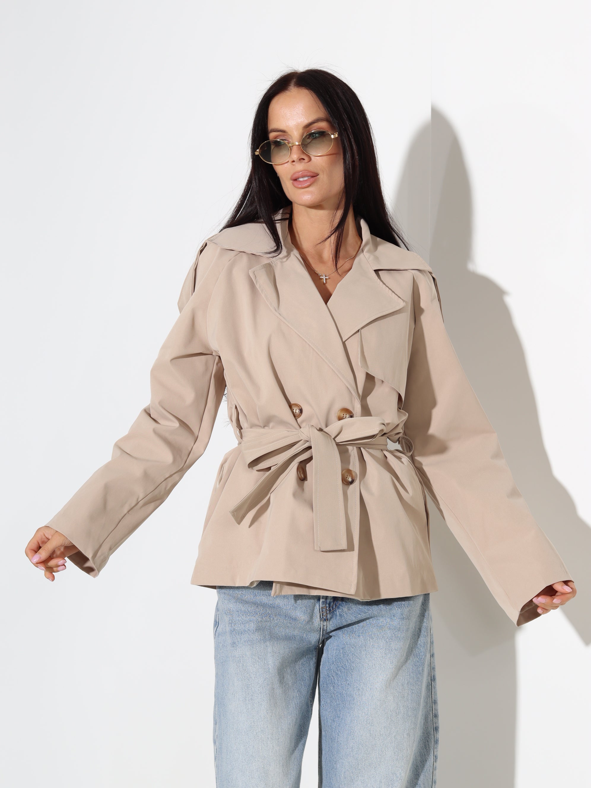 Bēša , saīsināta virsjaka/trencis ar jostu- 18396