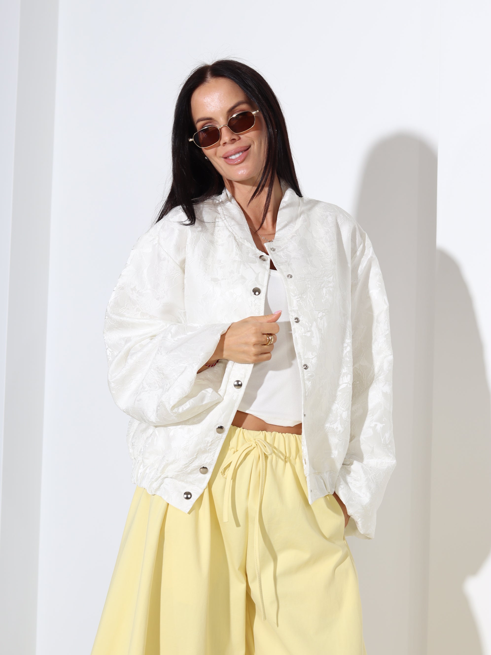 Balta, eleganta auduma virsjaka/bomberjaka- 18405