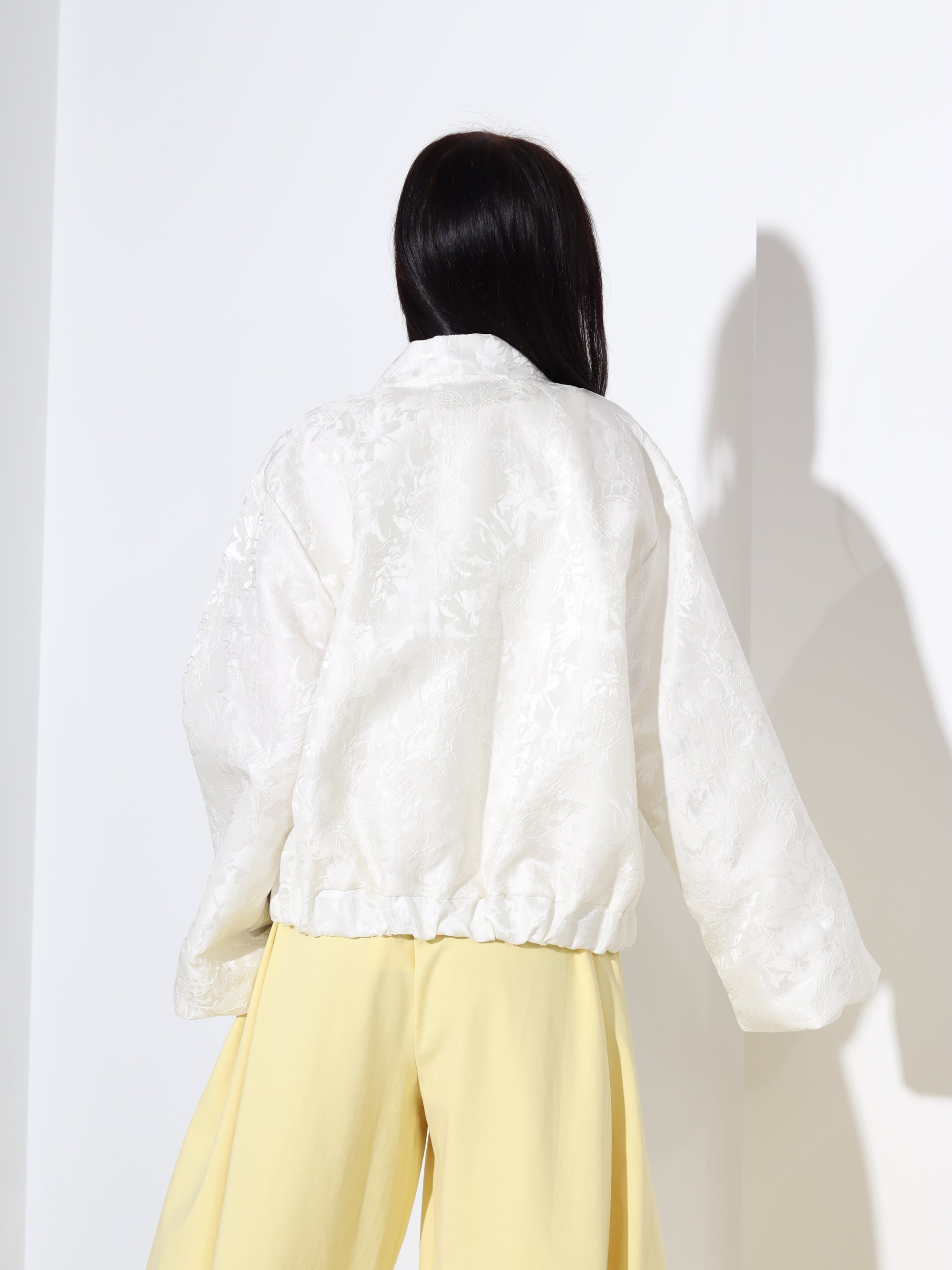 Balta, eleganta auduma virsjaka/bomberjaka- 18405