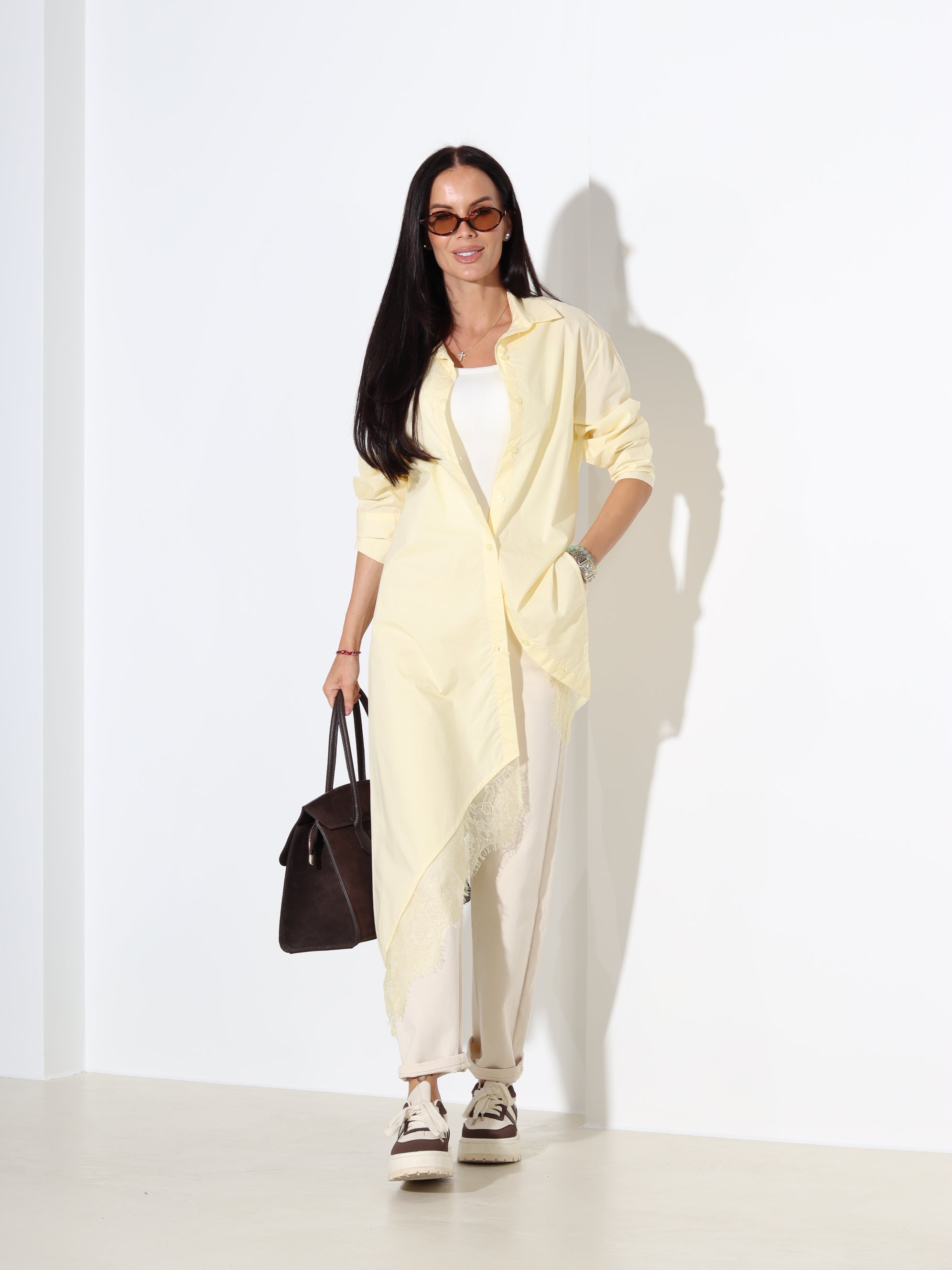 Dzeltens krekls ar slīpu apakšmalu un mežģīni - 18139