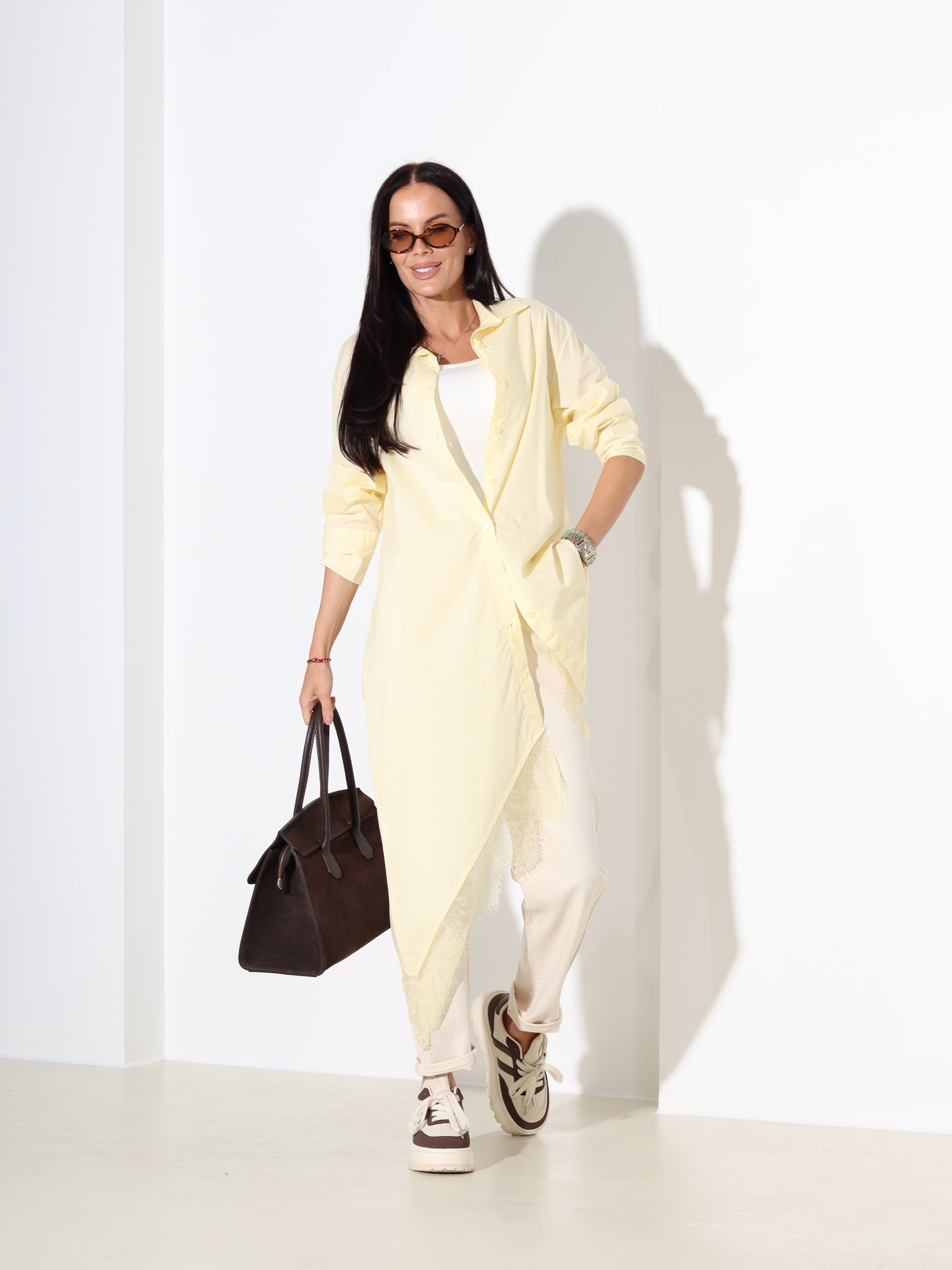 Dzeltens krekls ar slīpu apakšmalu un mežģīni - 18139