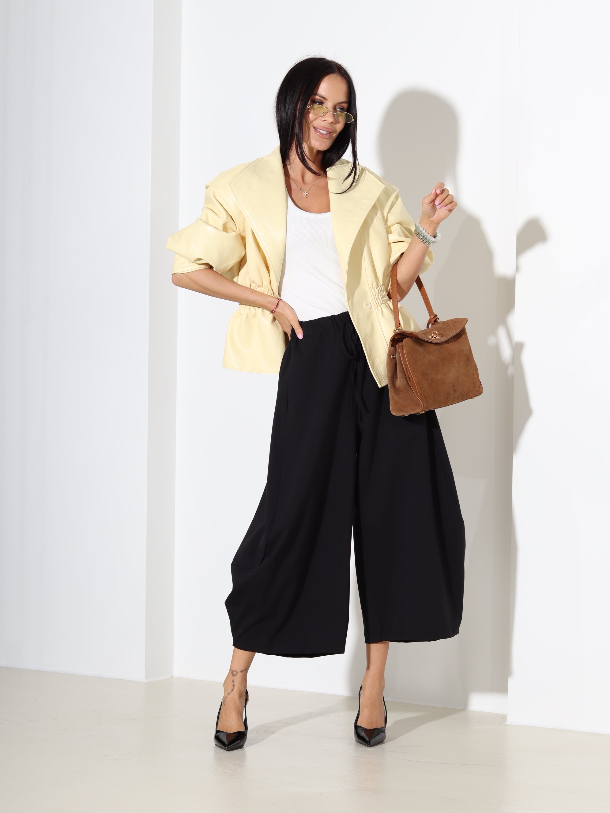 Melnas Kapri bikses - 18400